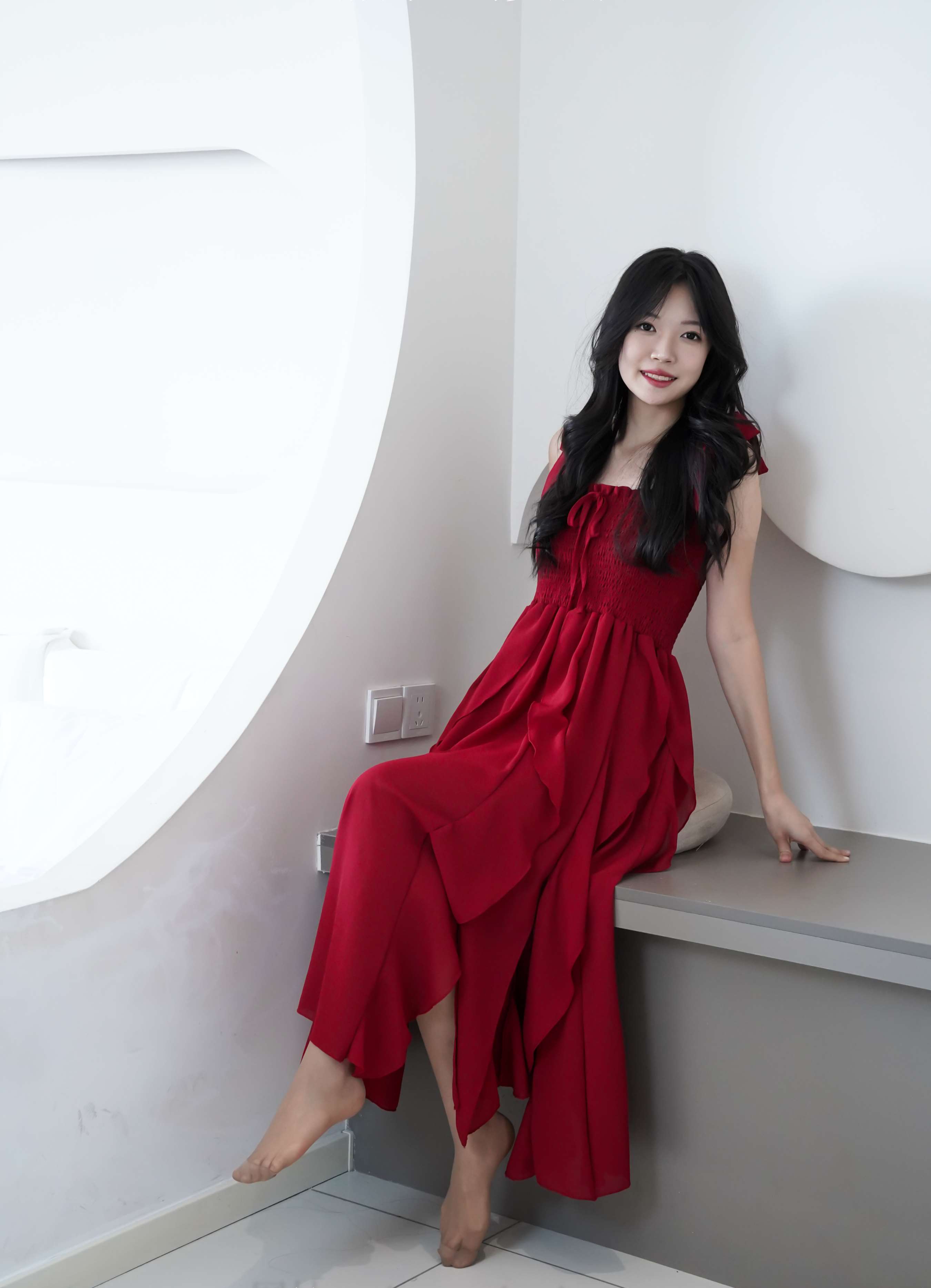 《yuuu 红裙の嫩足》作品图