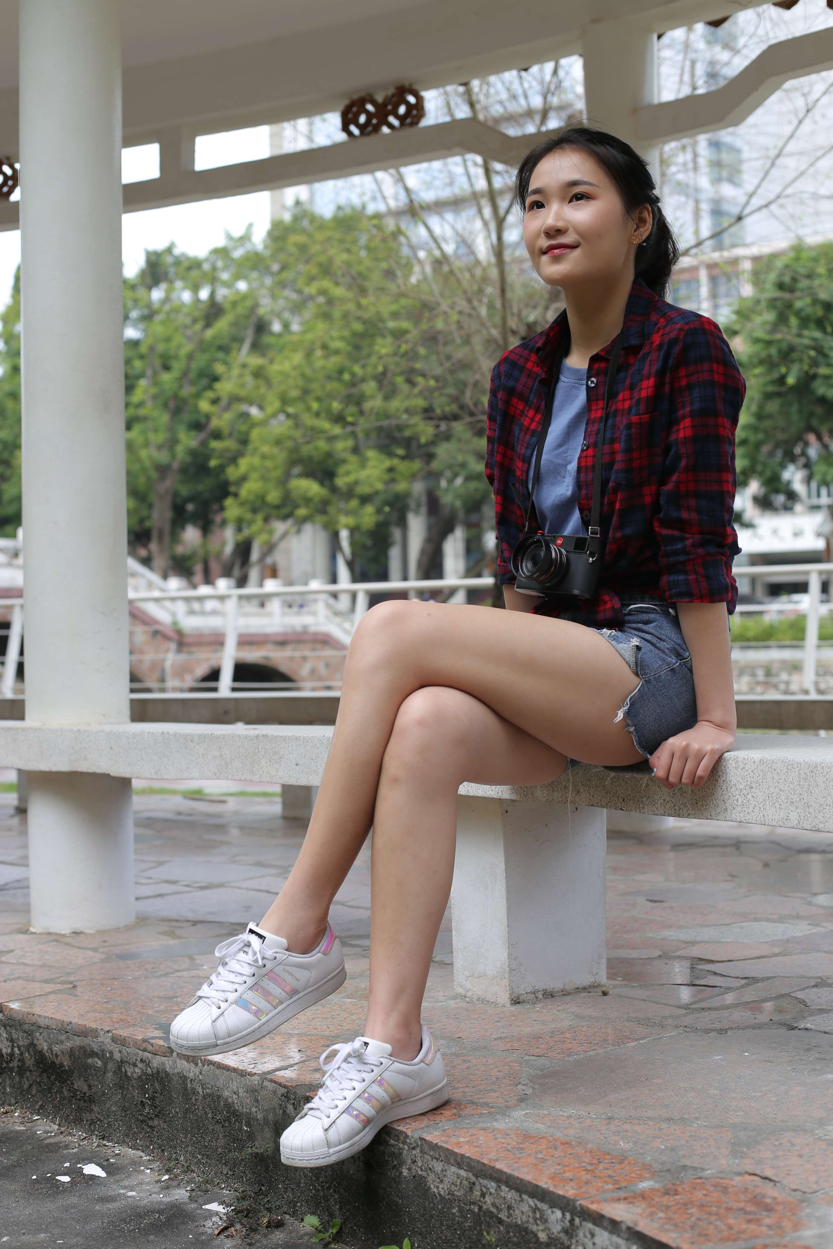 《热裤板鞋嫩脚丫》作品图