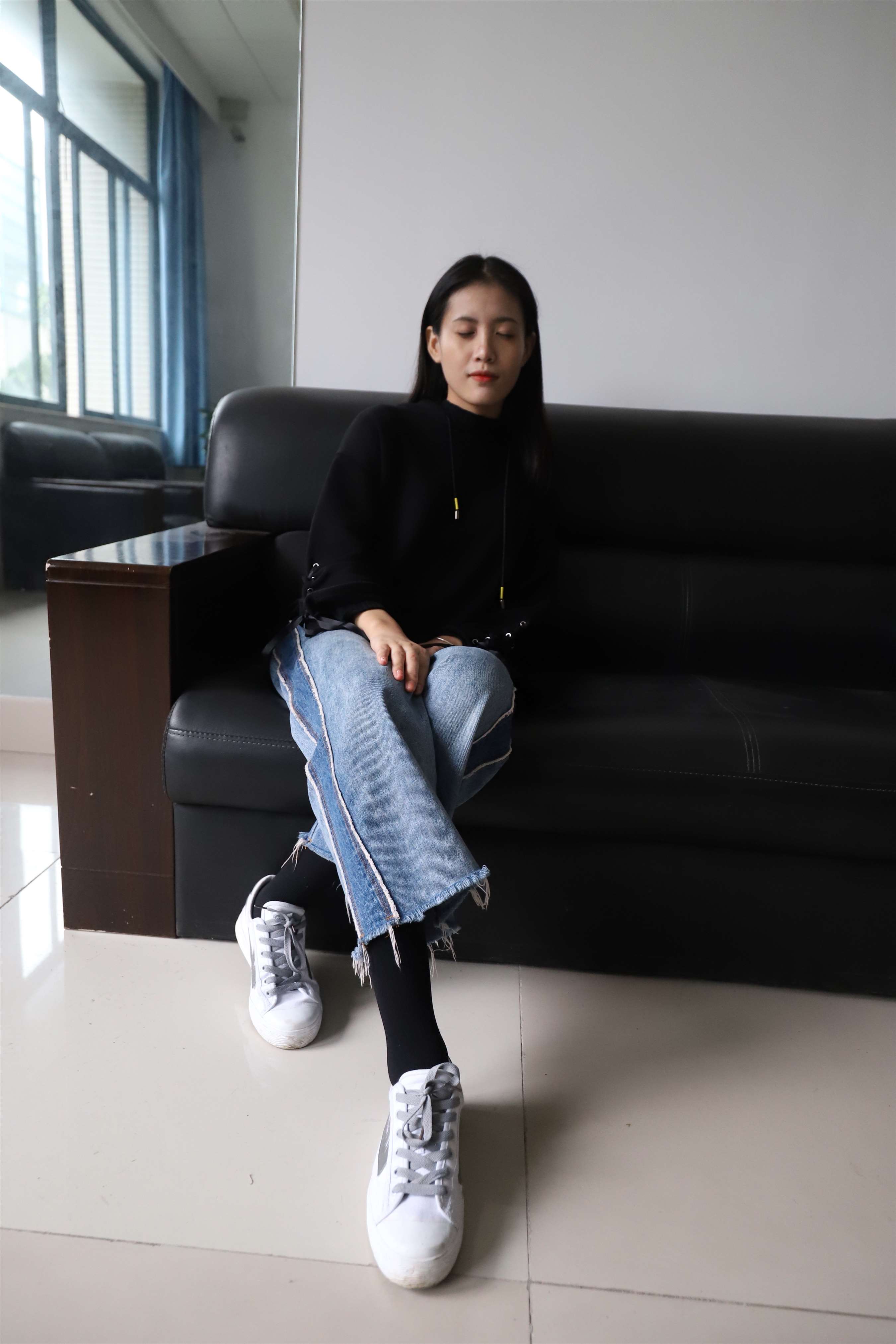 《板鞋の黑长棉袜》作品图