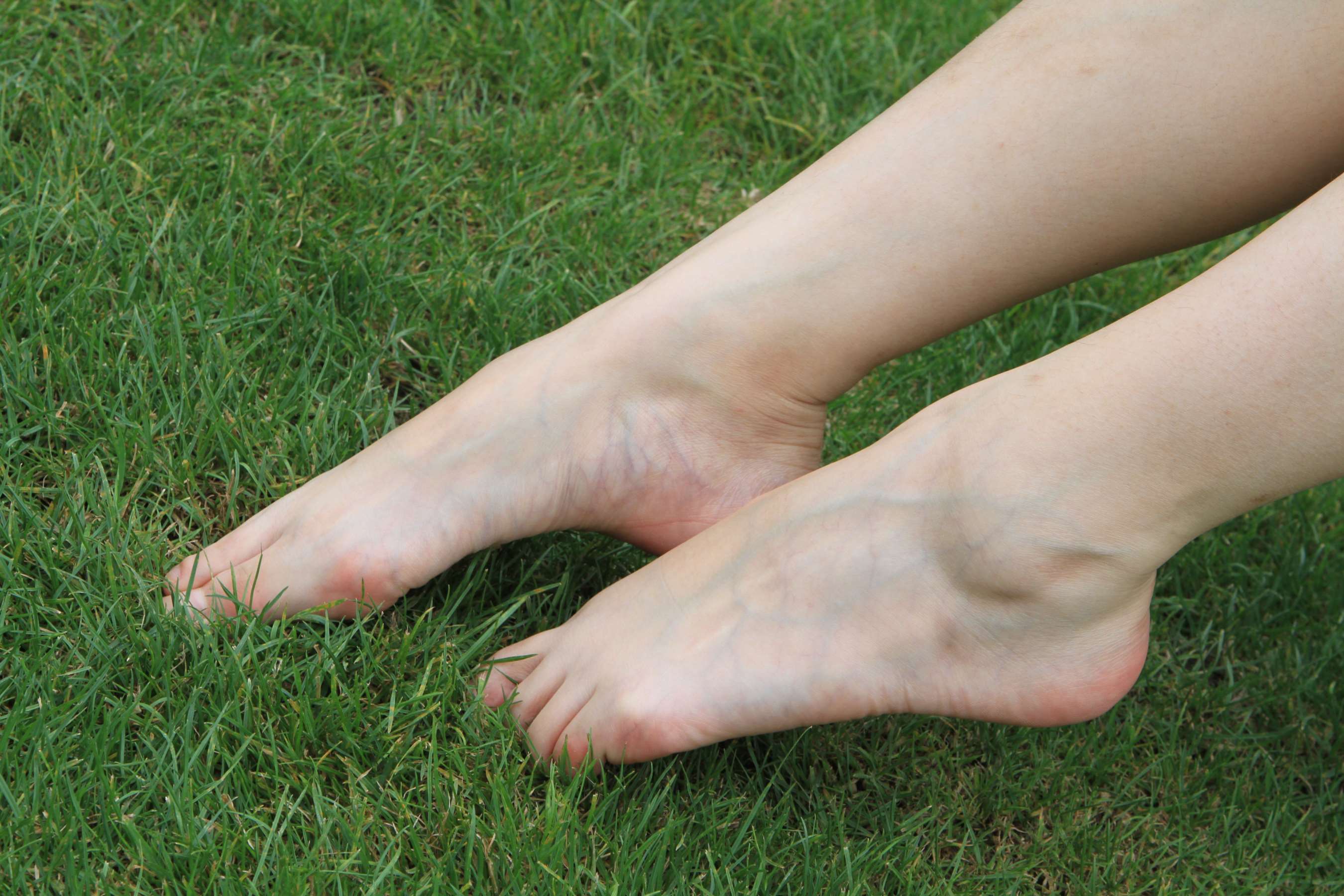 《学姐热裤公园展嫩足》作品图