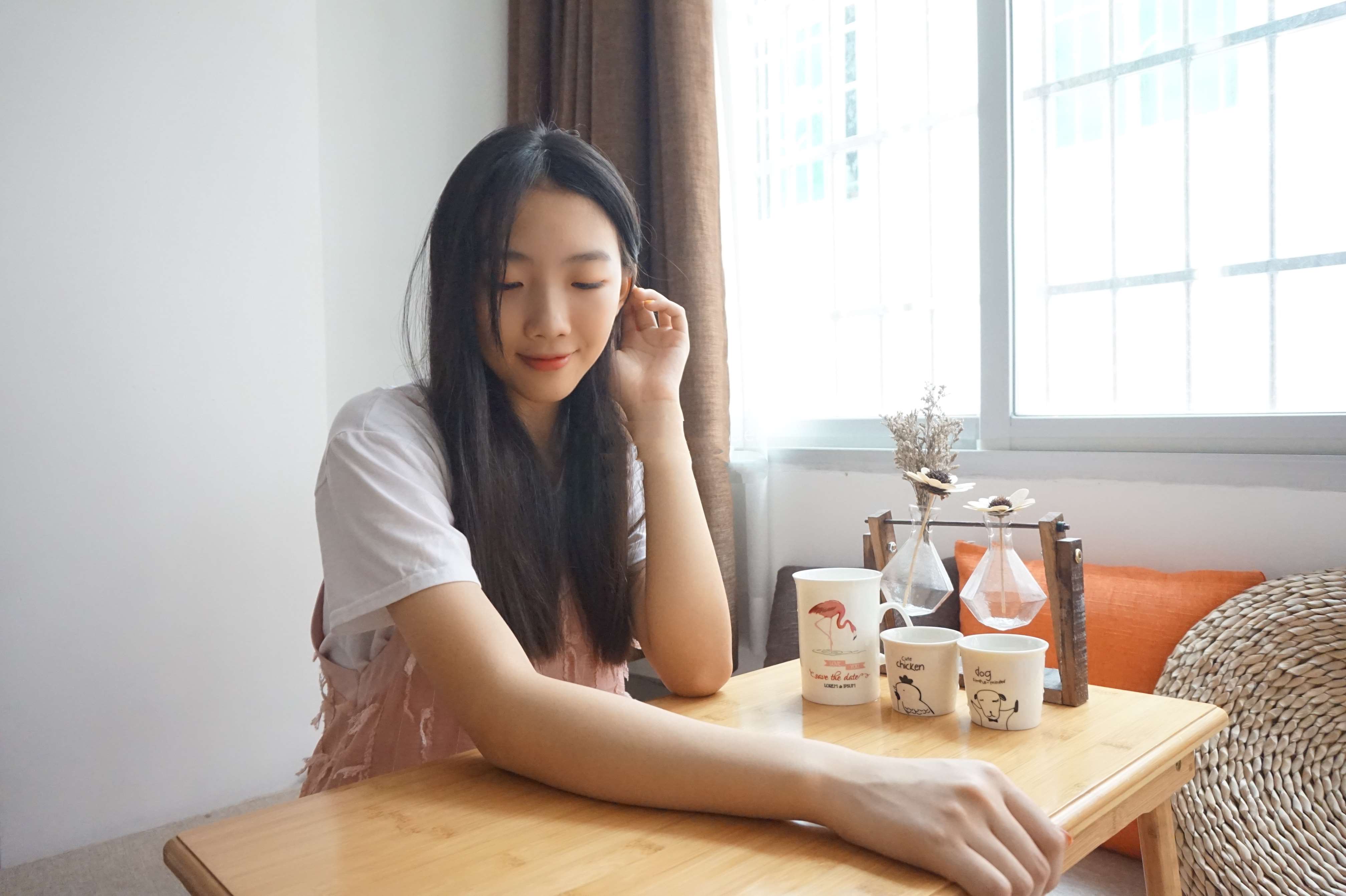 《清纯少女性感小脚》作品图