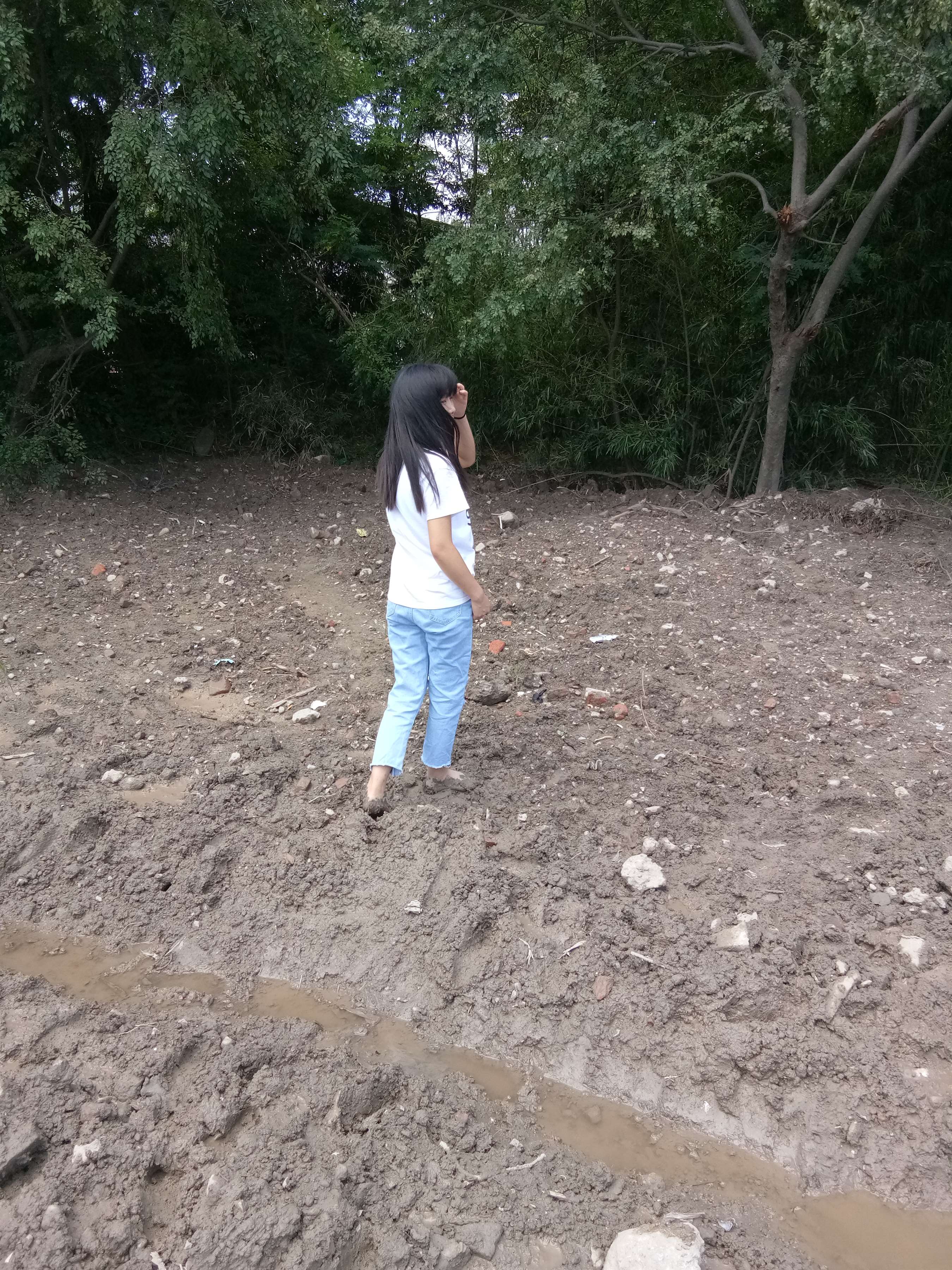 《踩泥高中生【套图+视频3个】》作品图