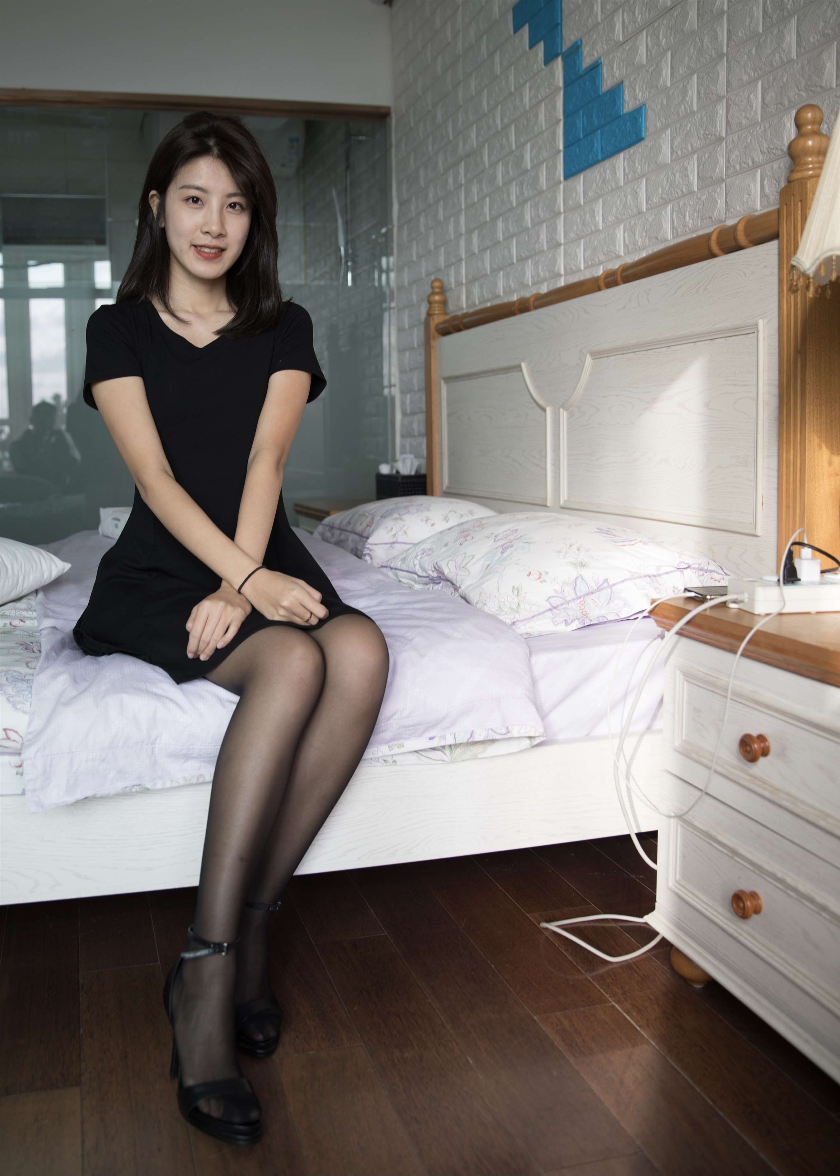 《旅馆の高跟脚丫【视频1个网盘下载】》作品图