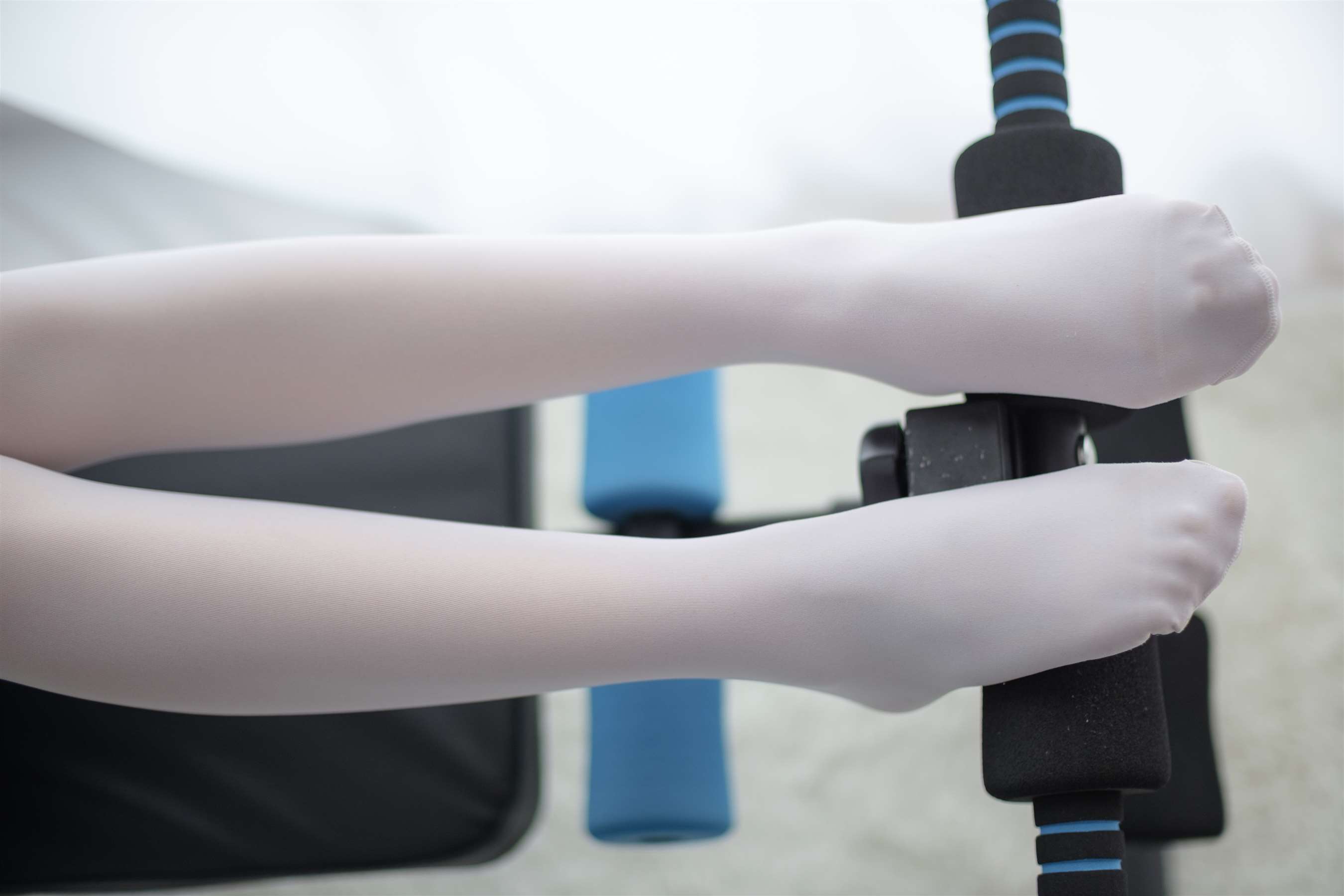 《白丝美少女健身》作品图