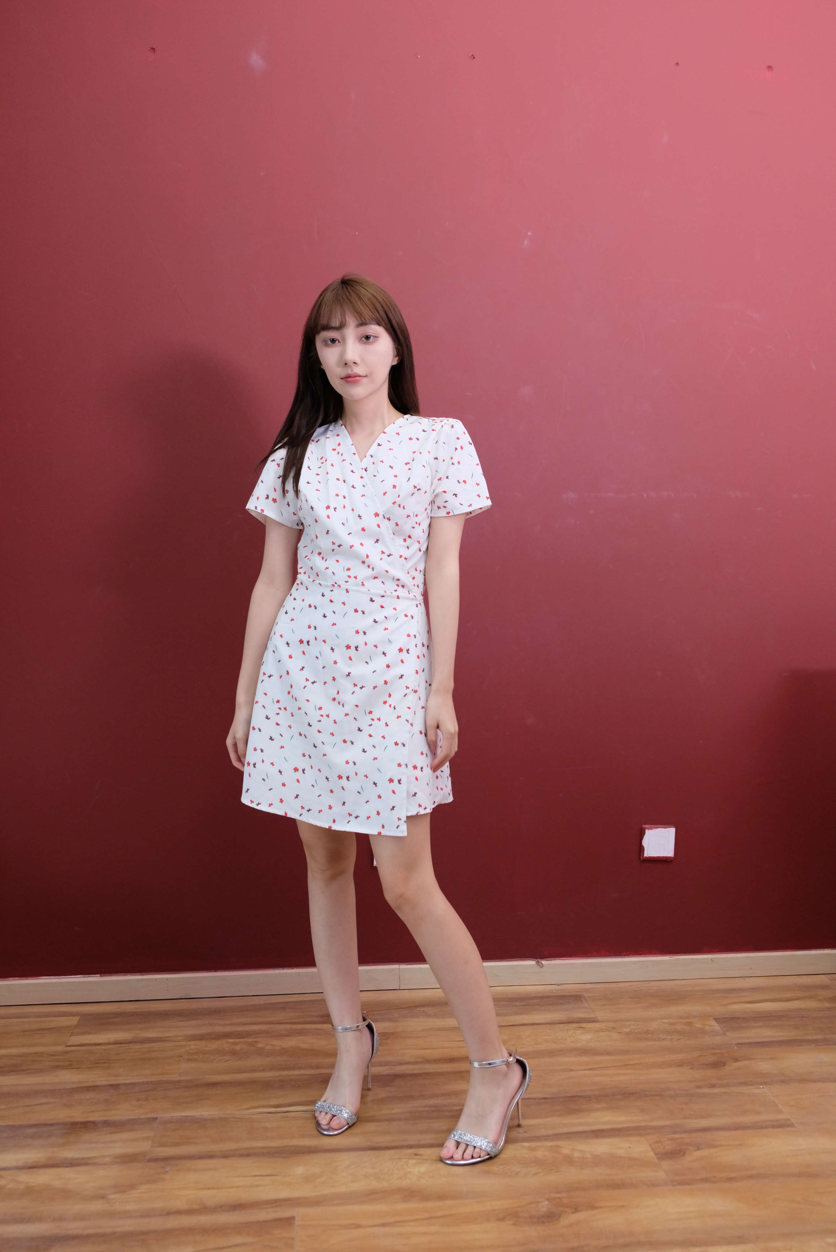 《少女连衣裙の高跟嫩足》作品图