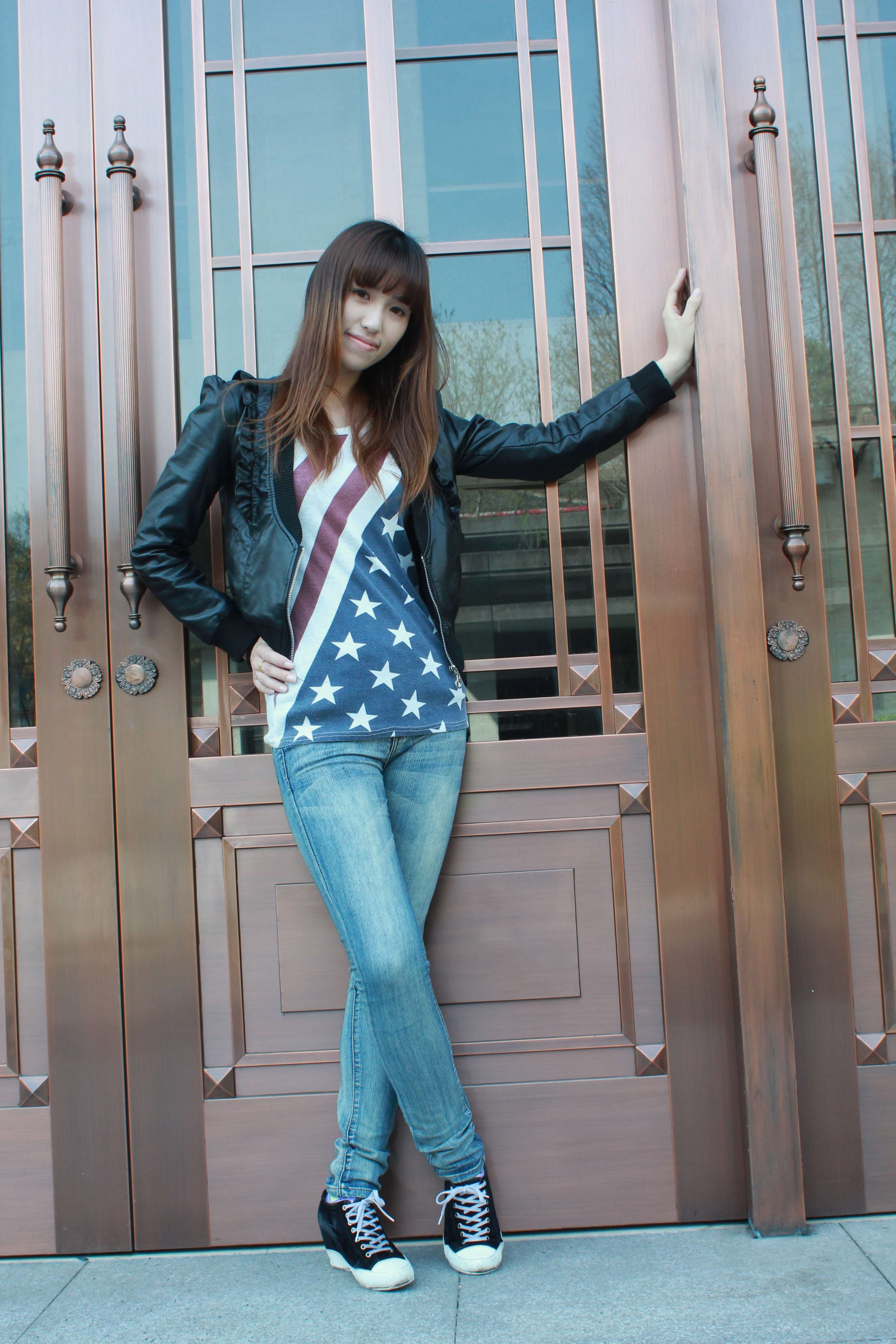 《大二女生周沈洁白皙纤秀的脚掌！》作品图