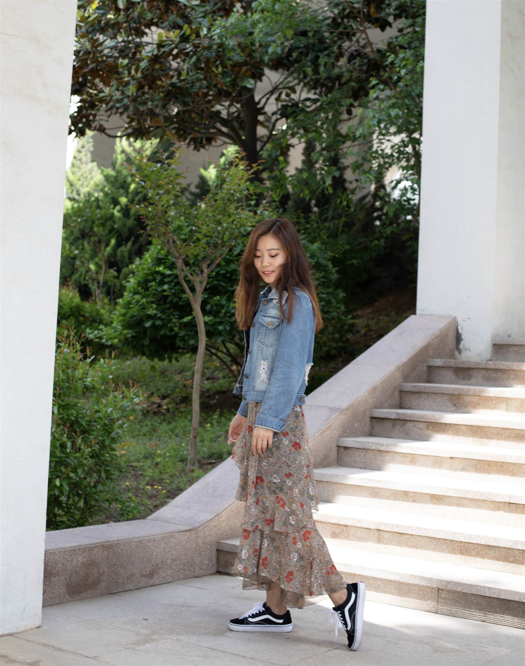 《学姐帆布鞋の紫色船袜脚丫》作品图