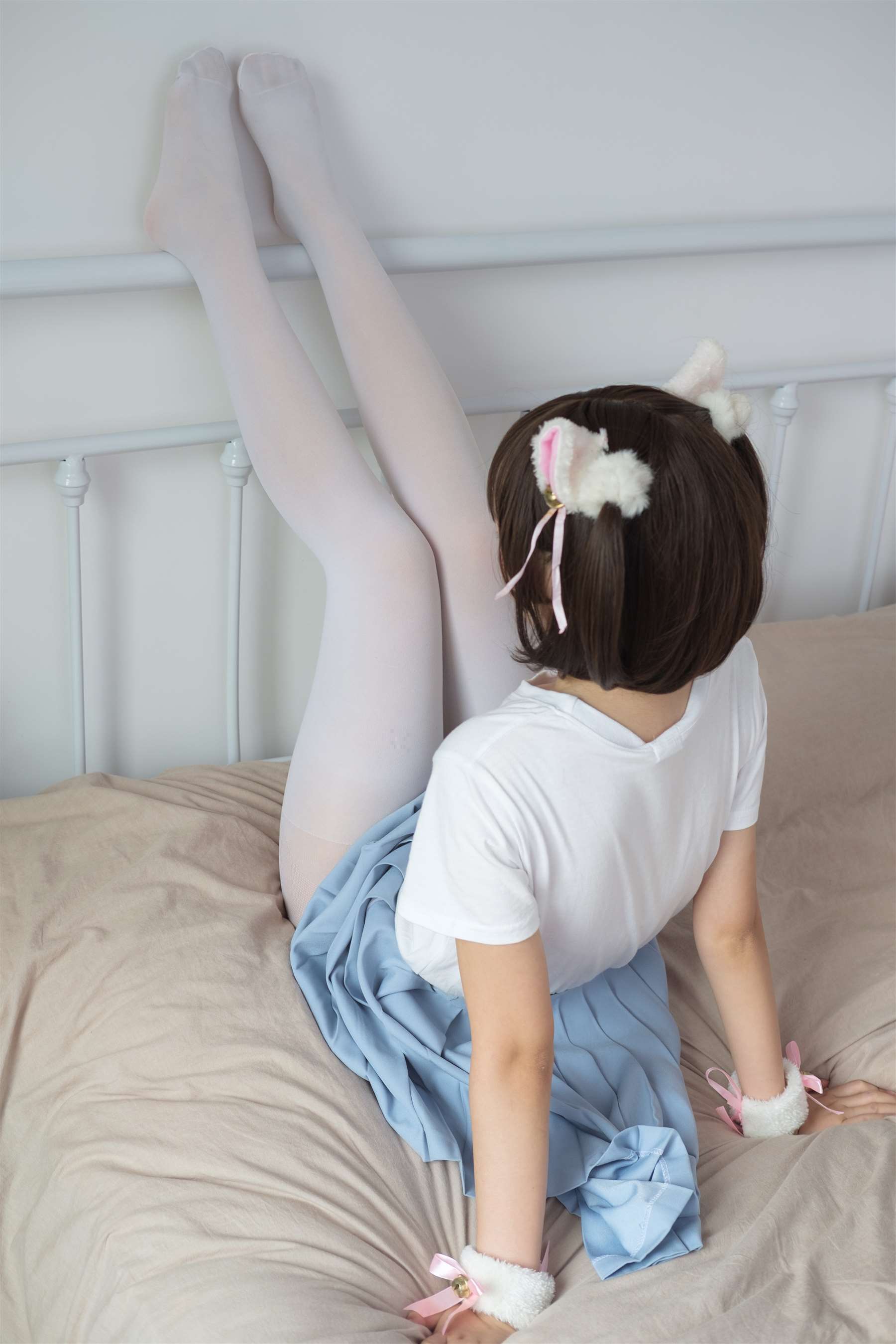 《猫系少女的白丝脚丫+视频1个》作品图