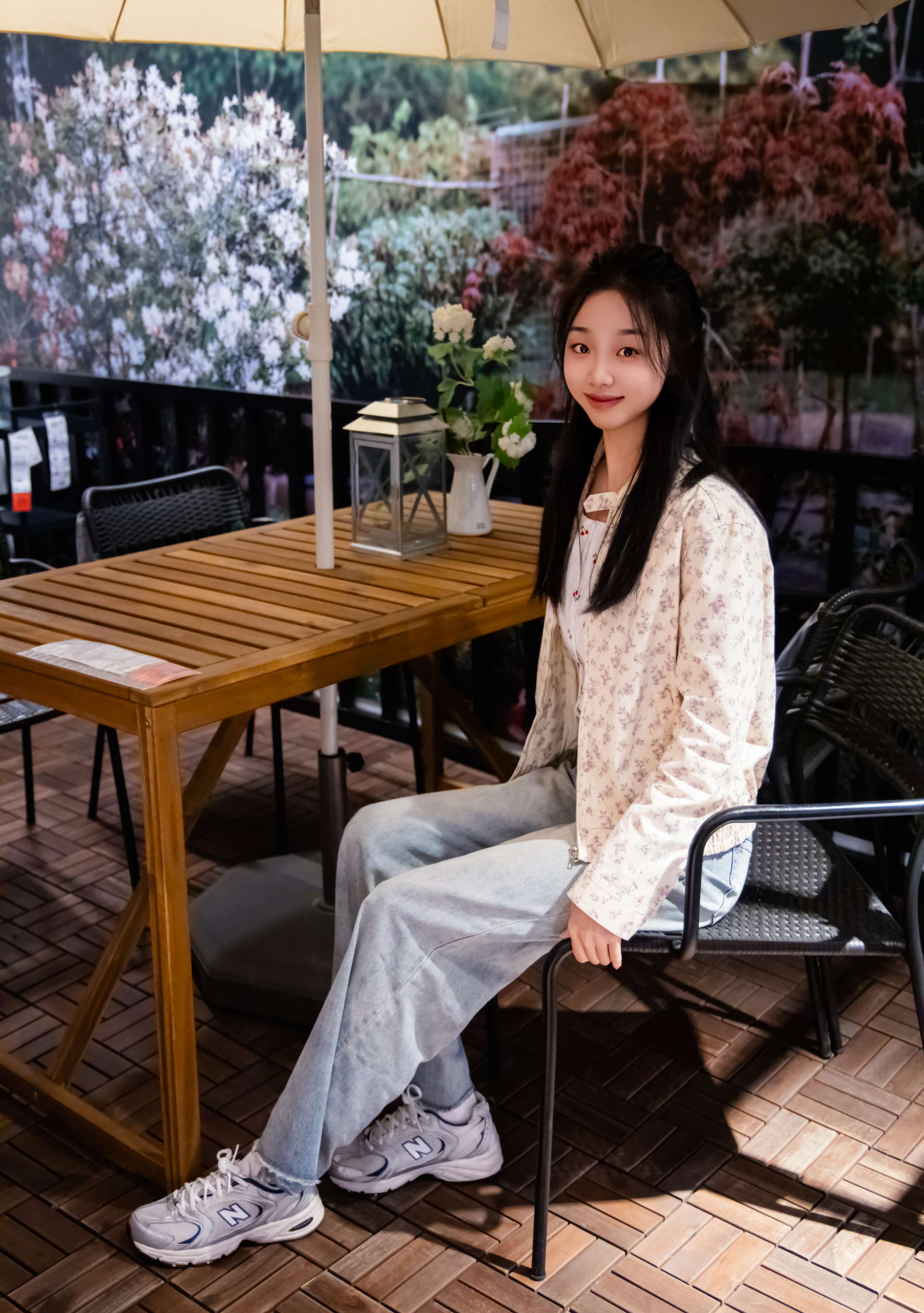 《奶芙 碎花衬衫の白色棉袜、裸足》作品图