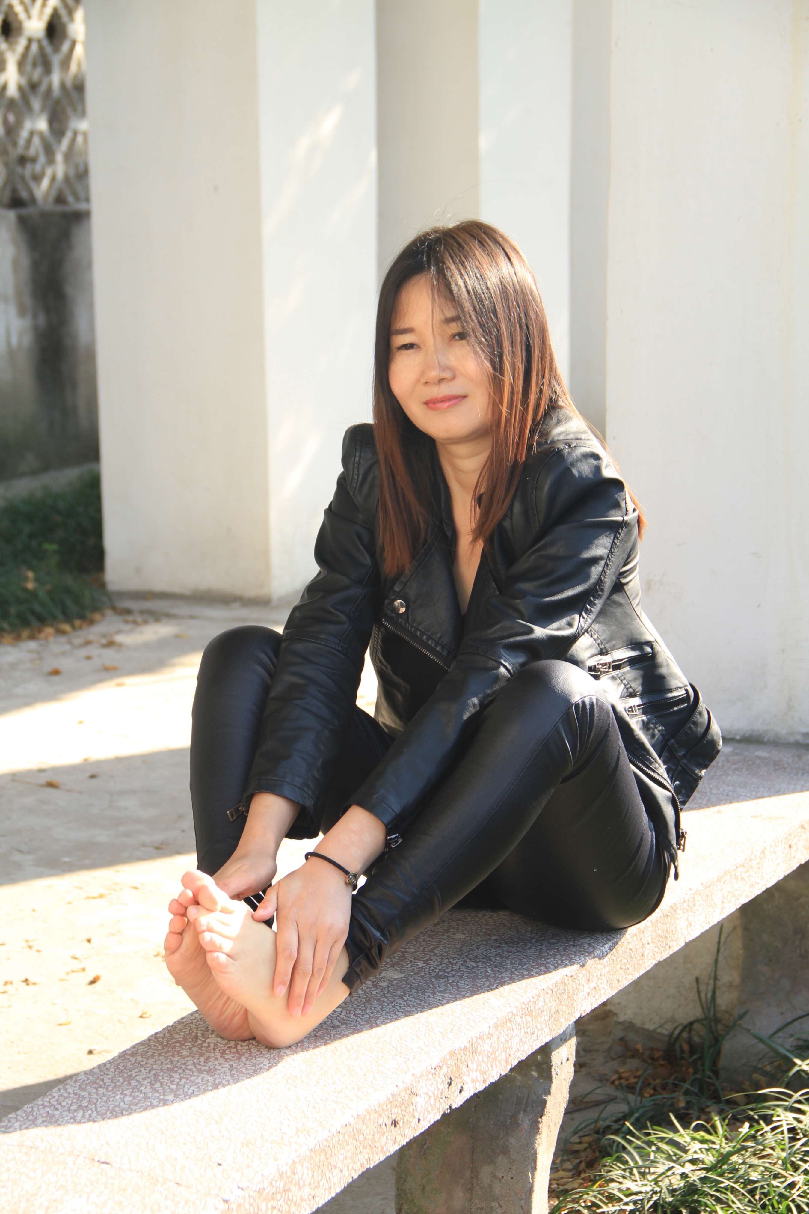 《阳光下的赤足更显光彩》作品图