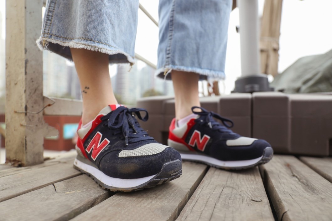 《嫩足玩薯片》作品图