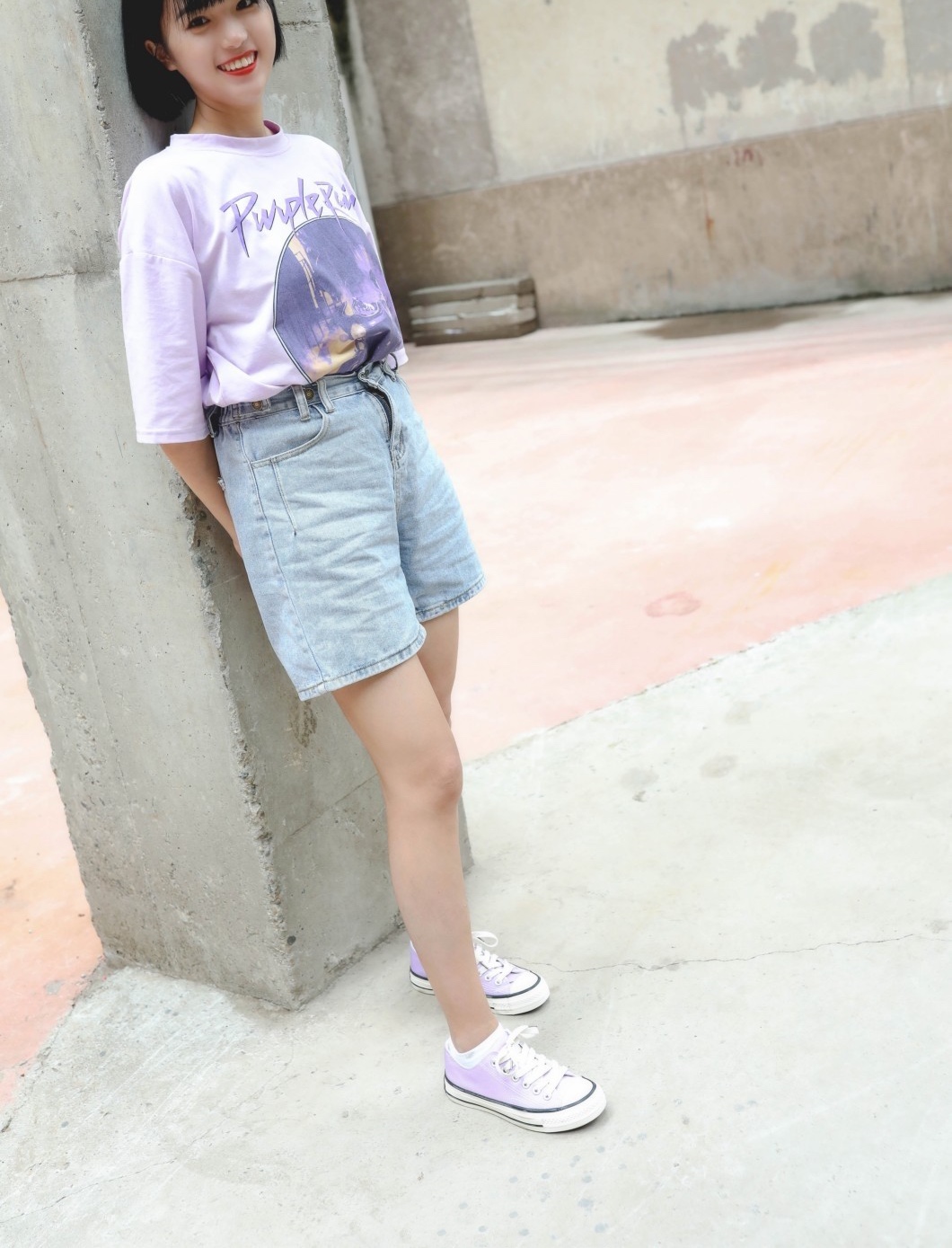 《帆布鞋の脏棉袜脚》作品图