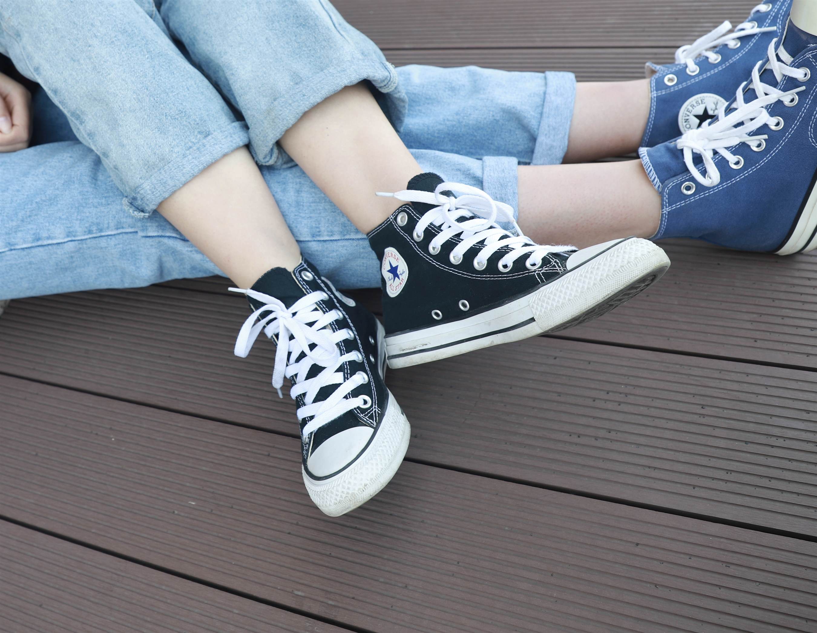 《学妹帆布鞋の棉袜互脚【视频1个网盘下载】》作品图