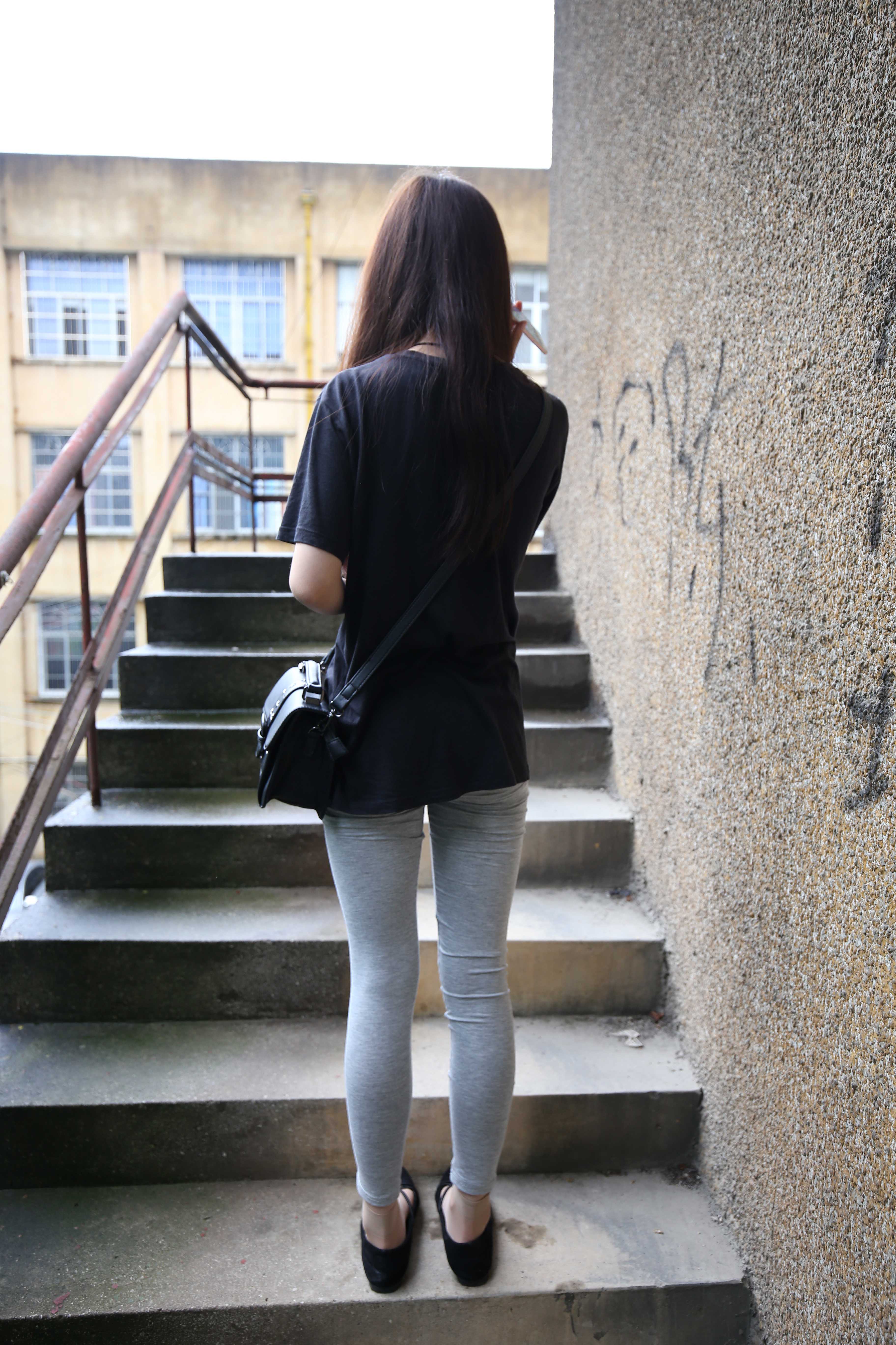 《打底裤の丝袜脚丫》作品图