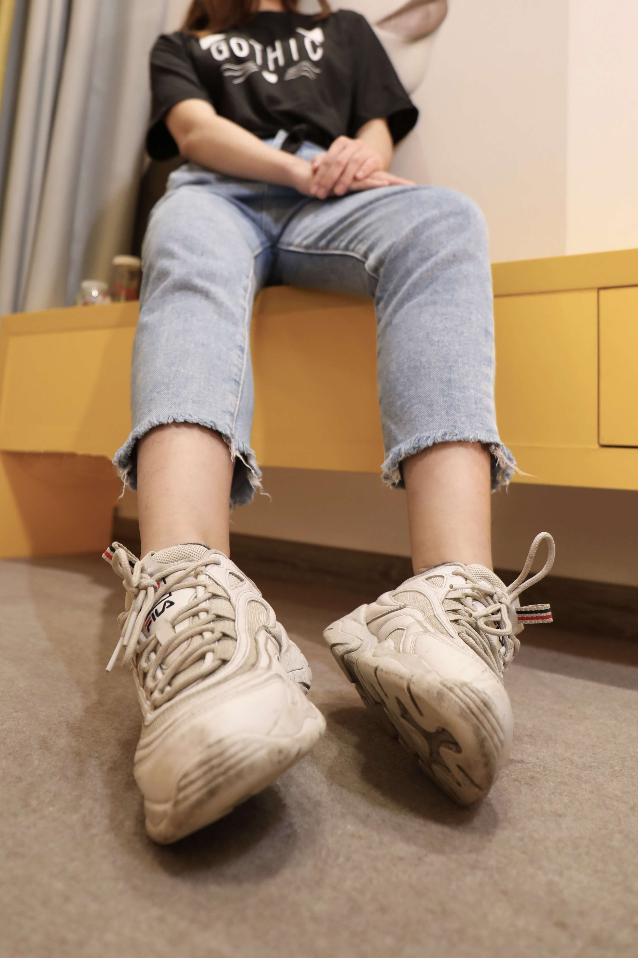 《学妹嫩足玩物》作品图