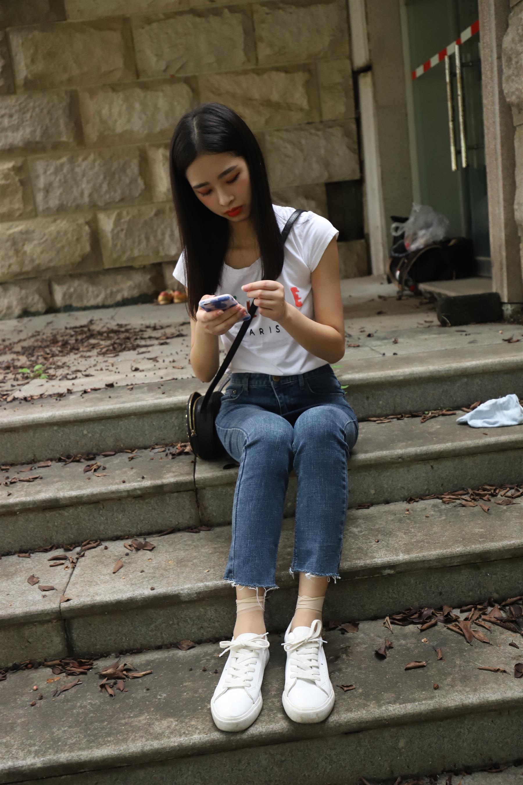 《九分牛仔の板鞋丝袜脚丫下》作品图