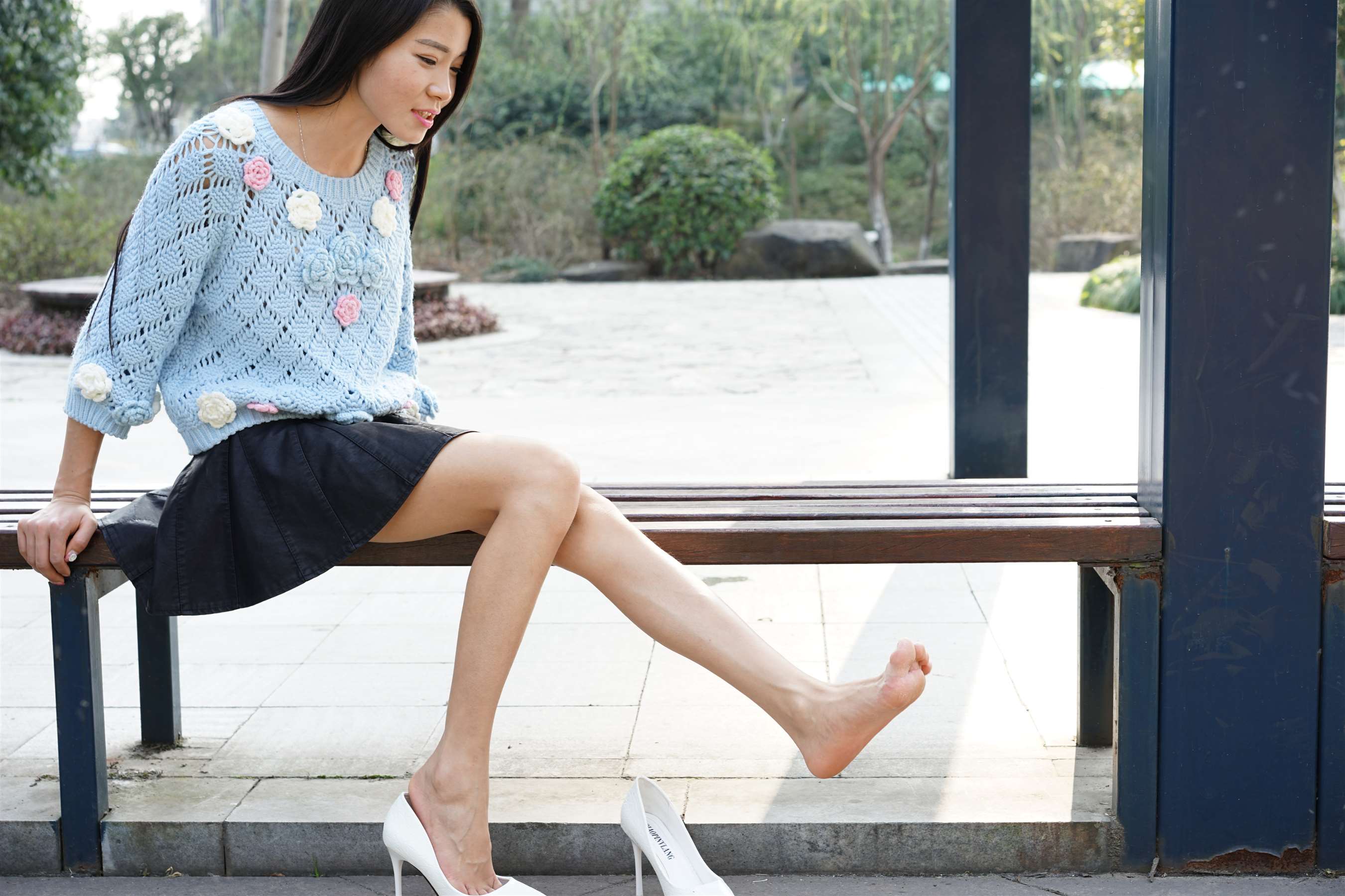 《高跟裸足》作品图