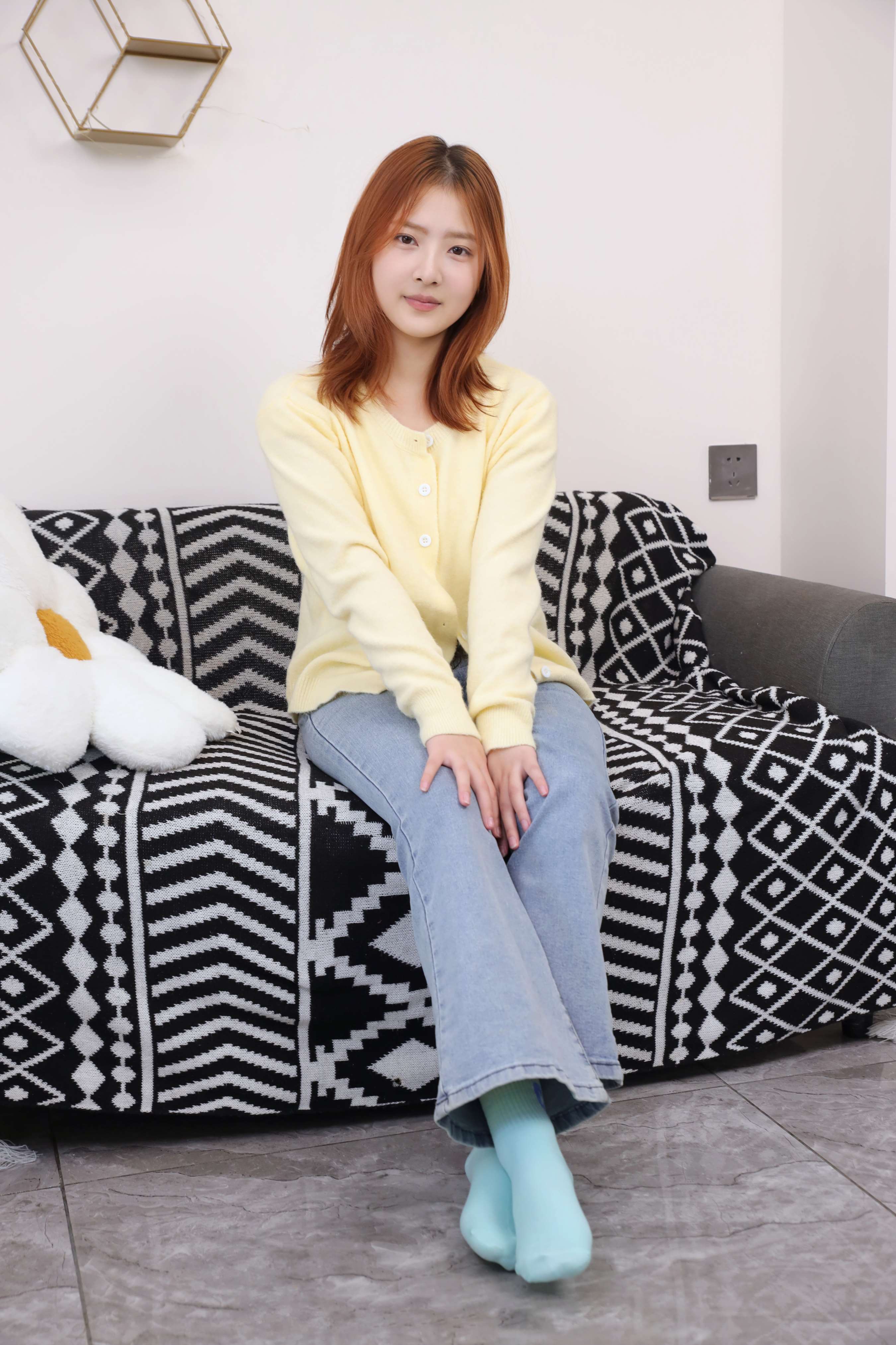 《露露棉袜、裸足》作品图