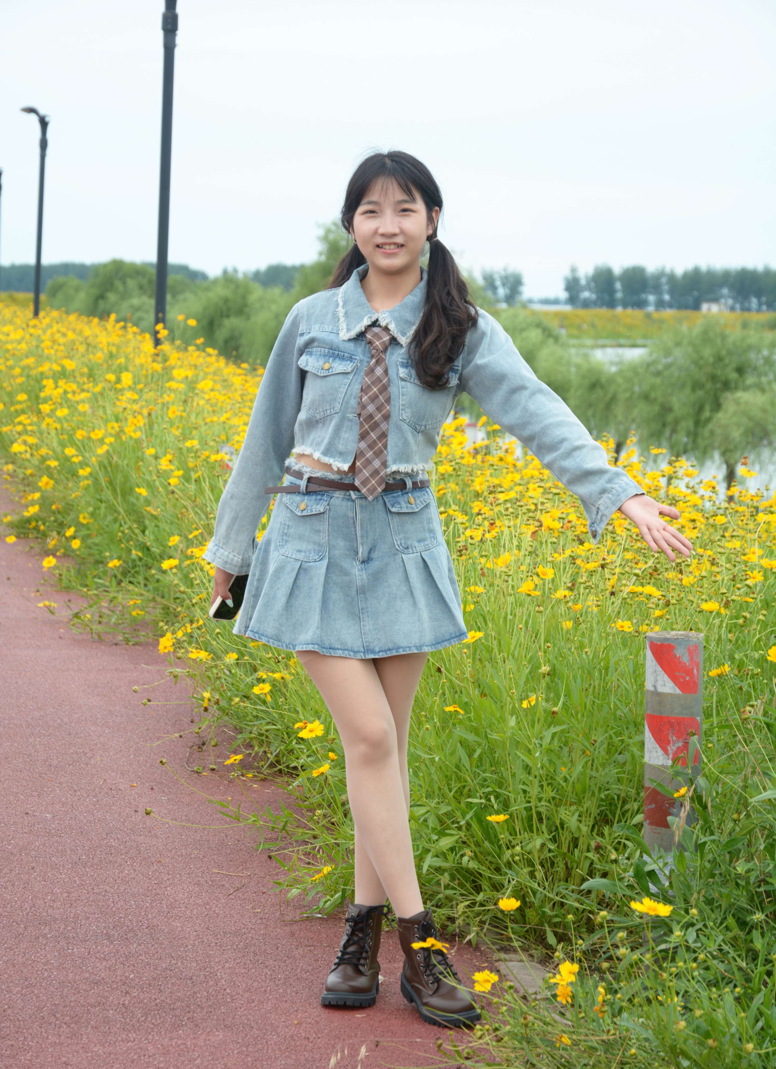 《点点 十月牛仔》作品图