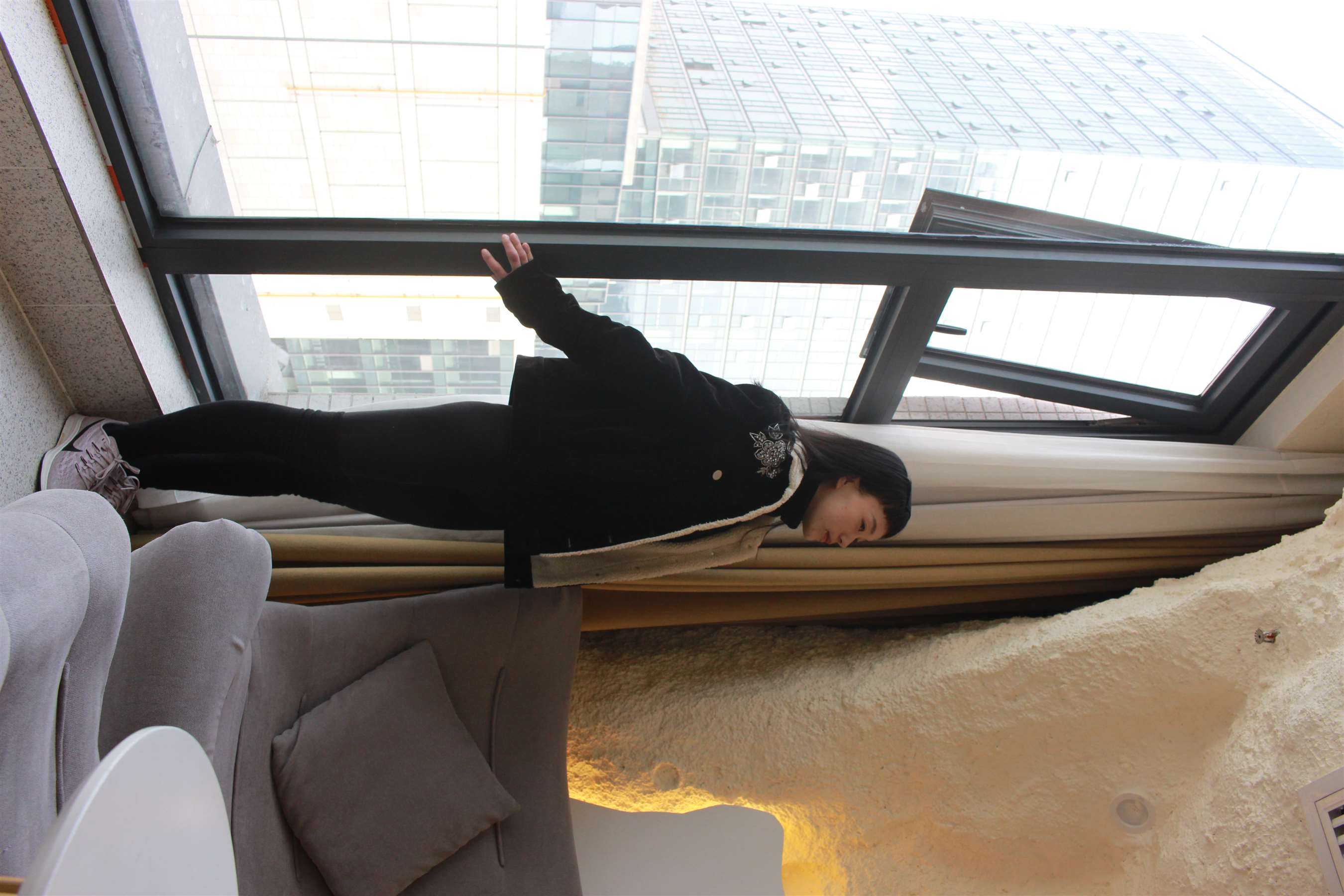 《窗台上的那个女孩【视频3个网盘下载】》作品图