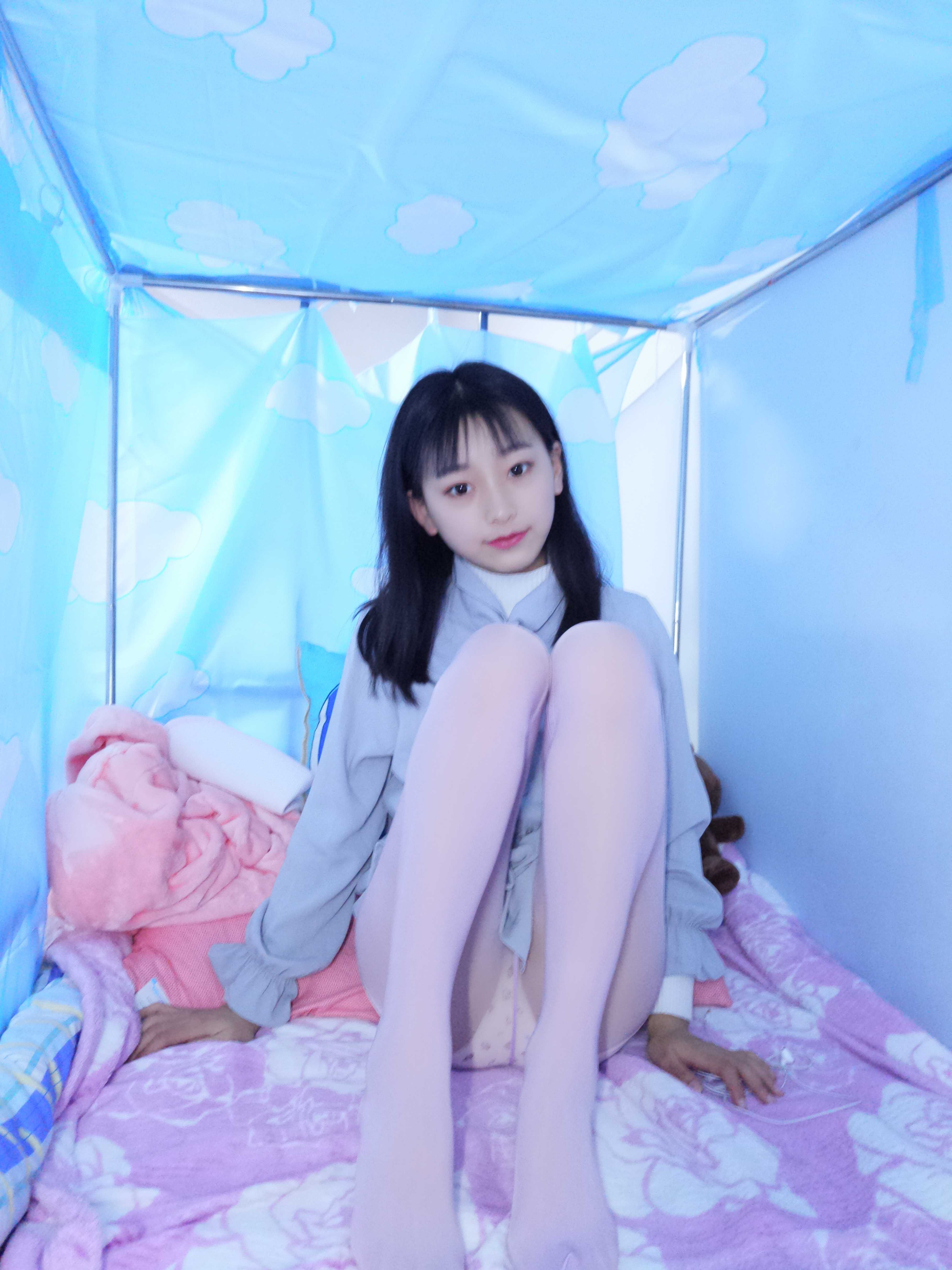 《宿舍萌妹子蓓蓓多颜色丝袜》作品图