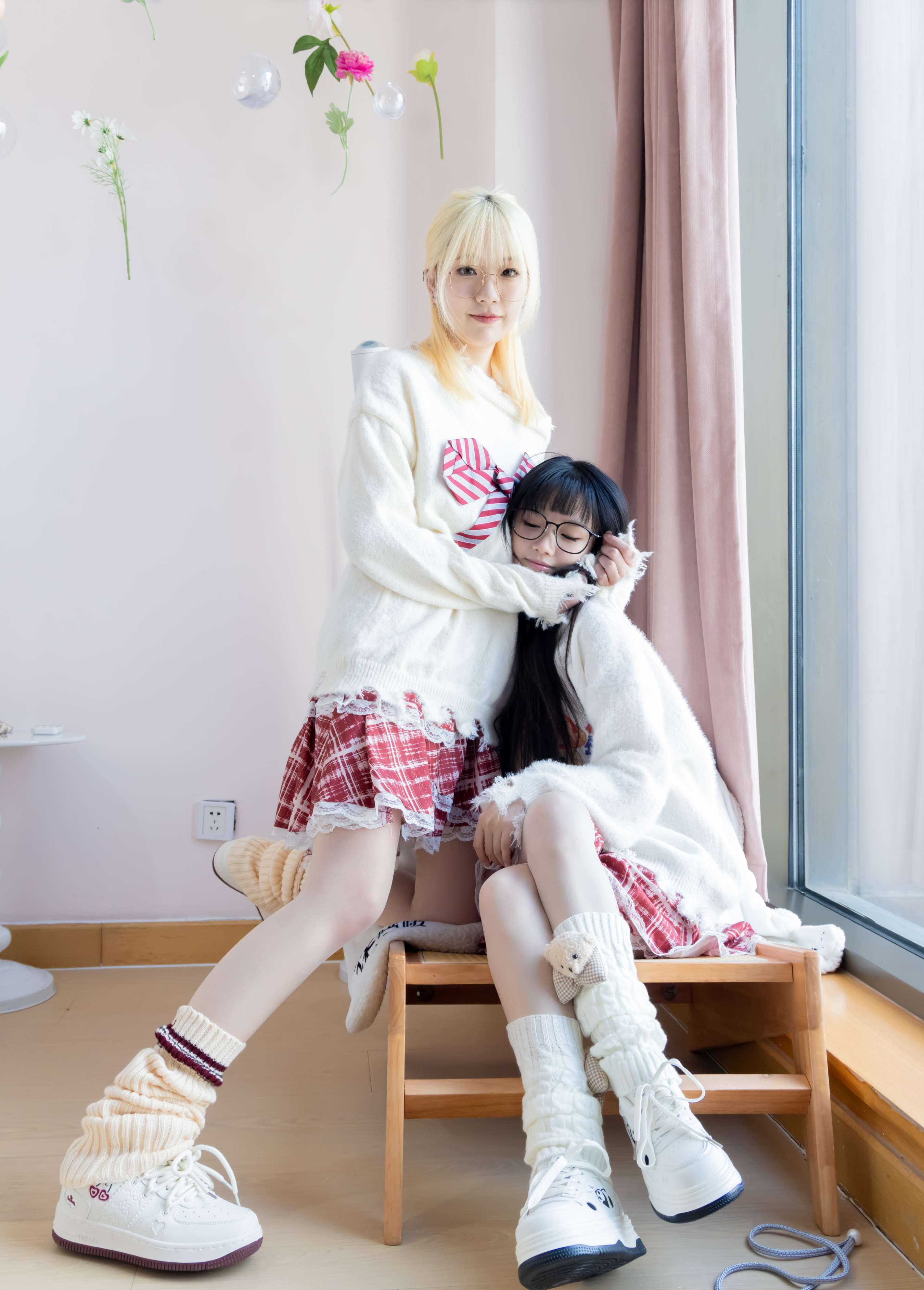 《小甜豆甜甜圈-两双板鞋、油亮肉丝》作品图