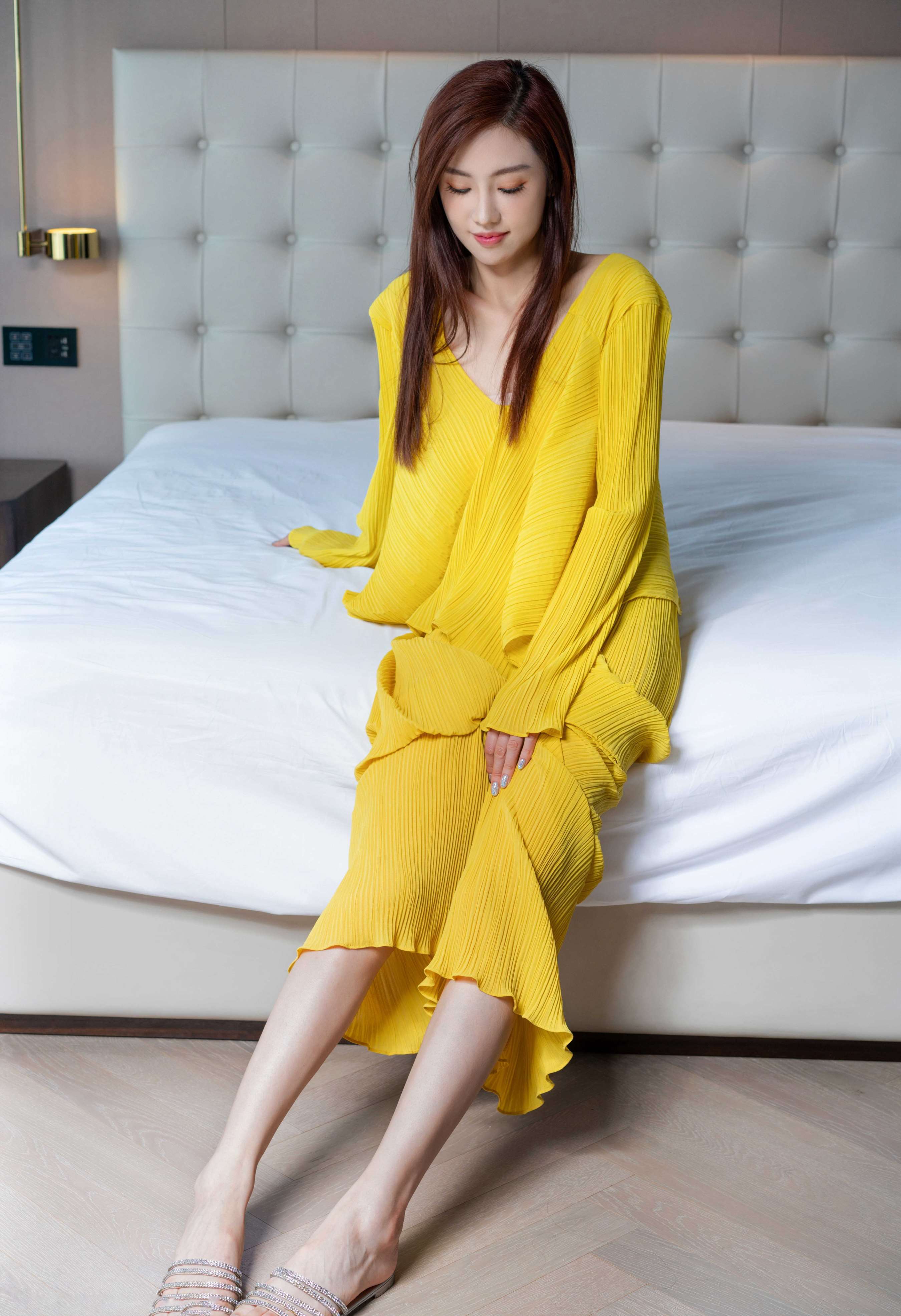 《静怡-都市丽人的白皙凉拖玉足》作品图