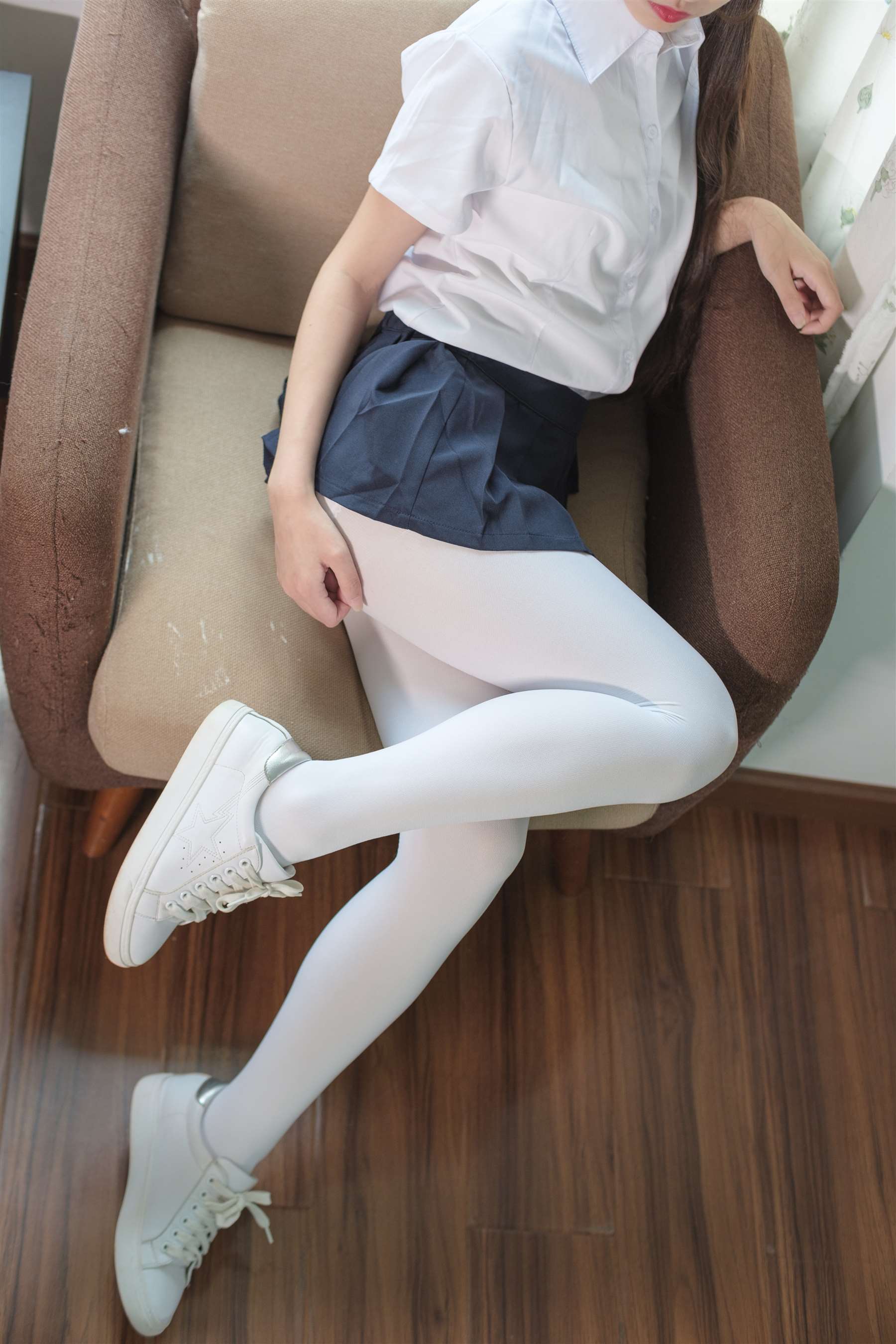 《衬衣白丝袜脚丫+视频1个》作品图