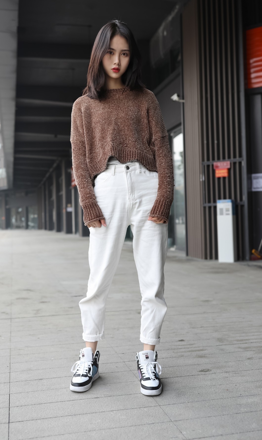 《球鞋の棉袜脚》作品图