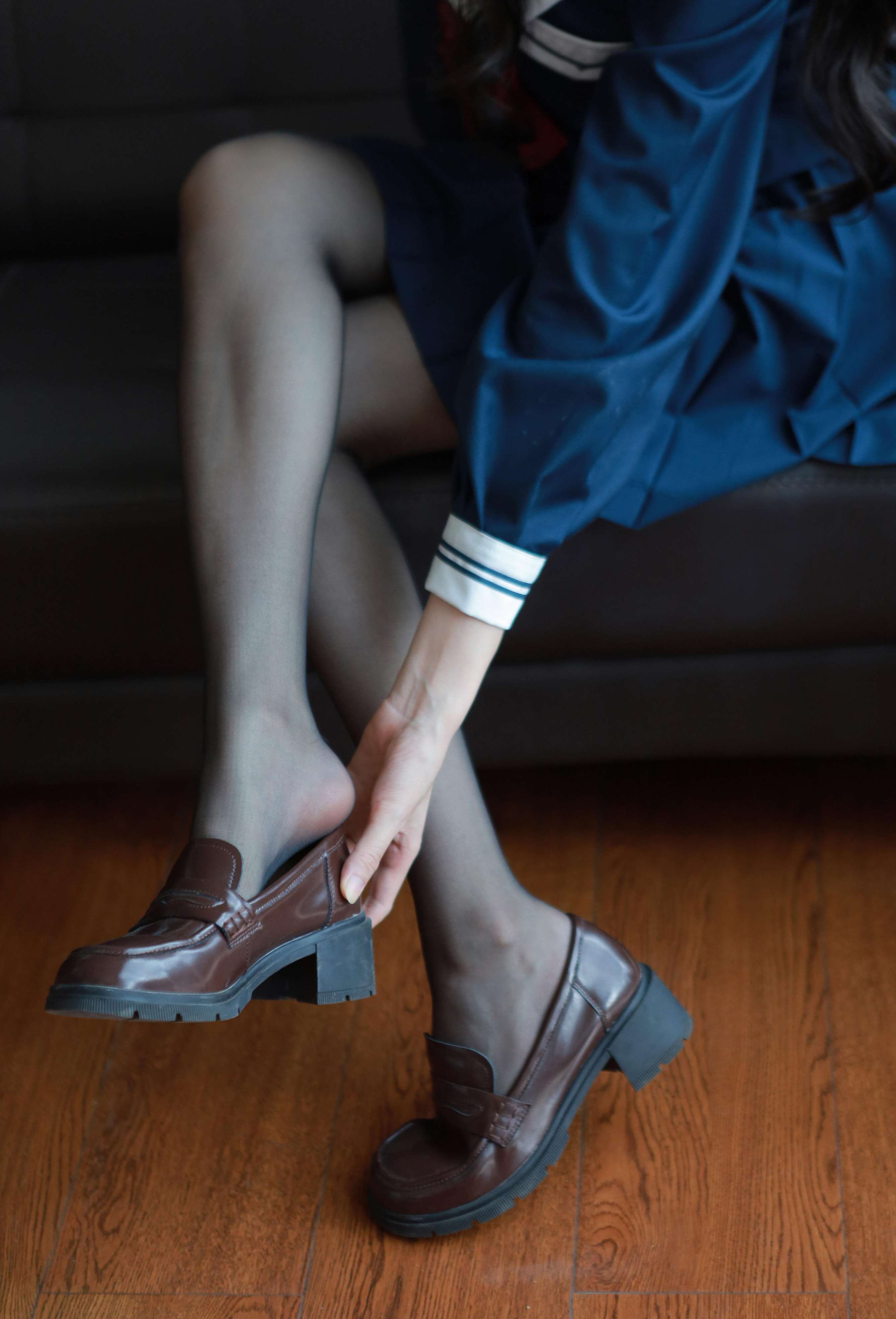 《团团-黑丝JK》作品图