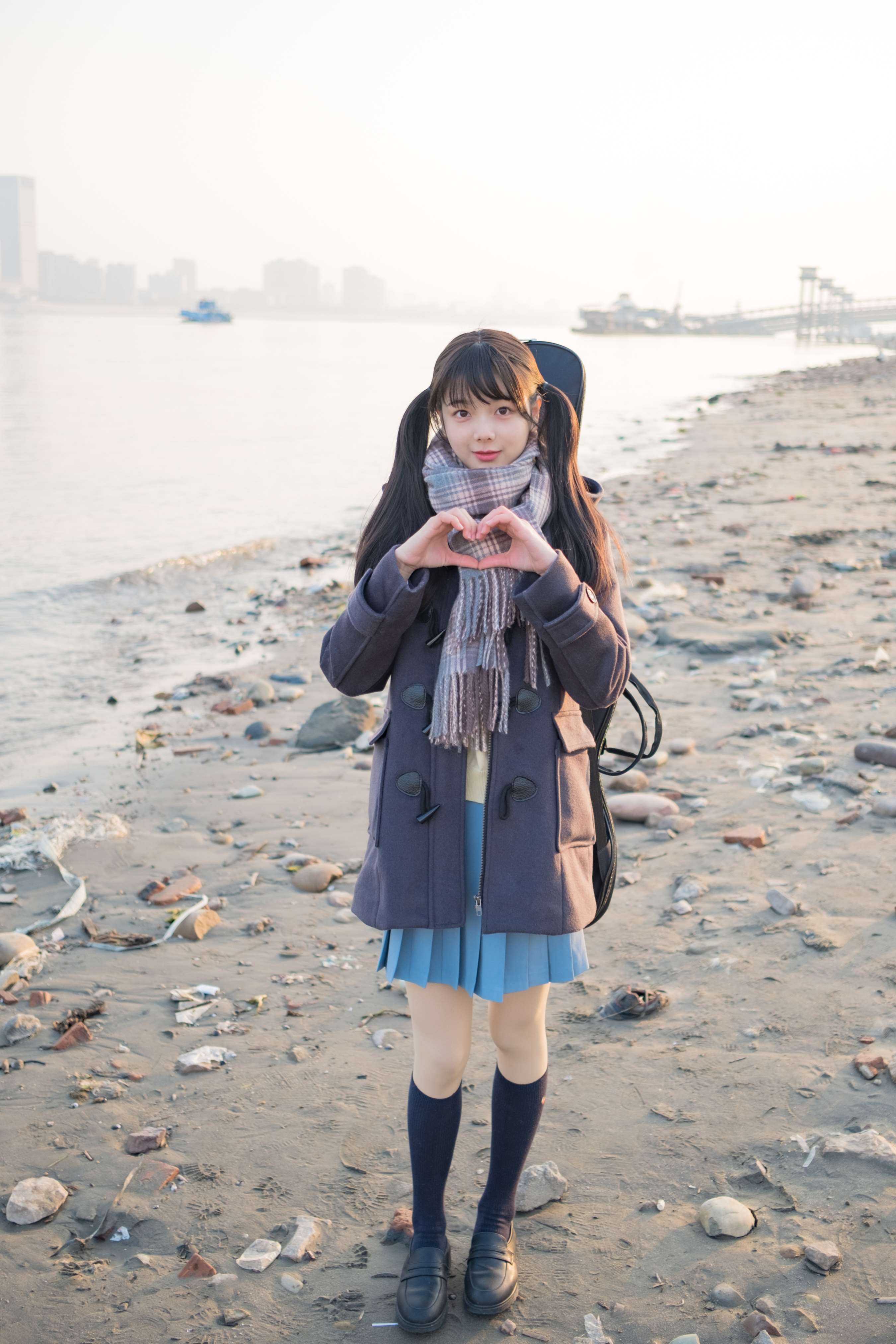 《吉他少女》作品图