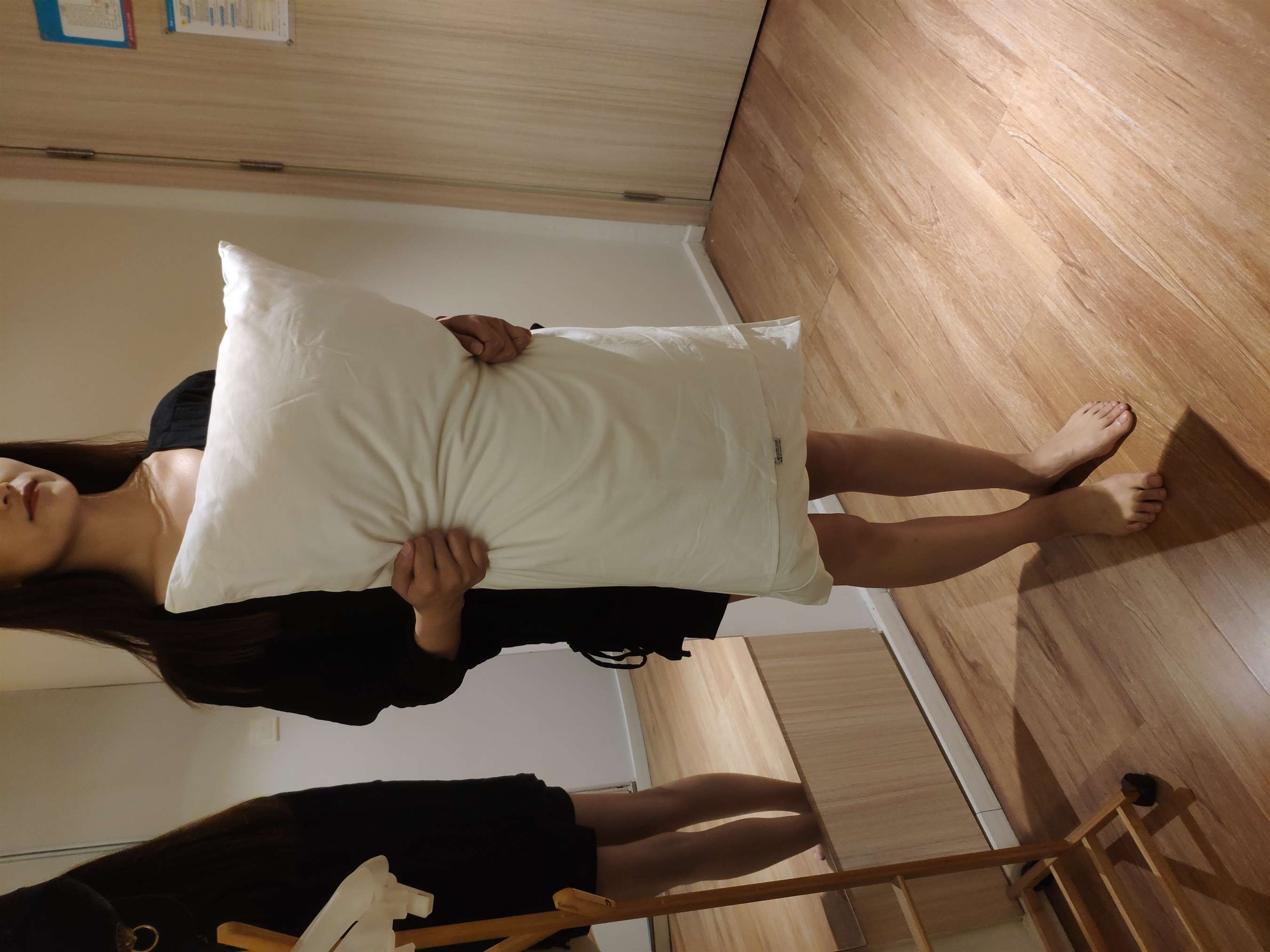 《旅馆赤足小姐姐》作品图