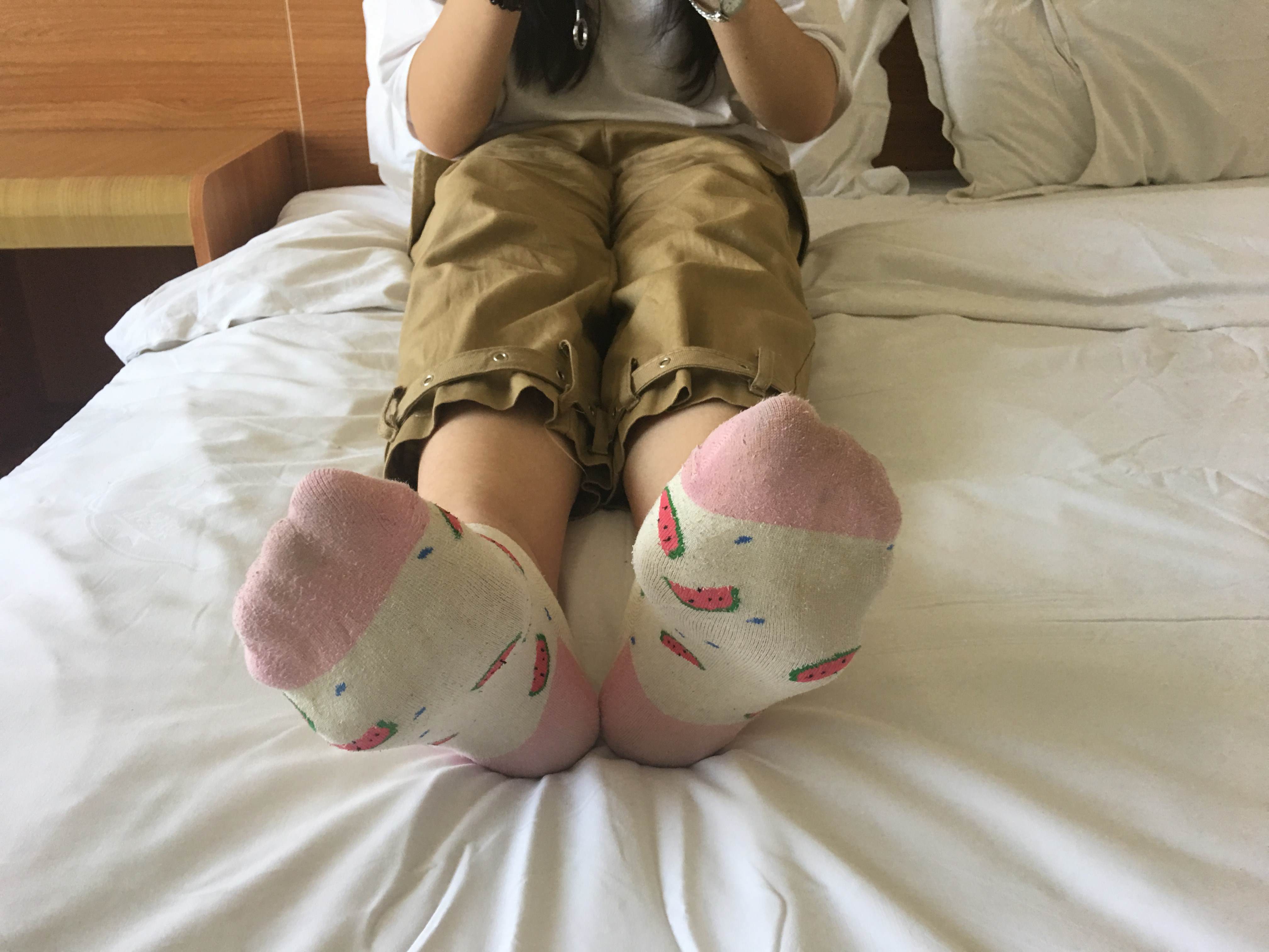 《肉肉少女的发黄开洞棉袜脚丫》作品图