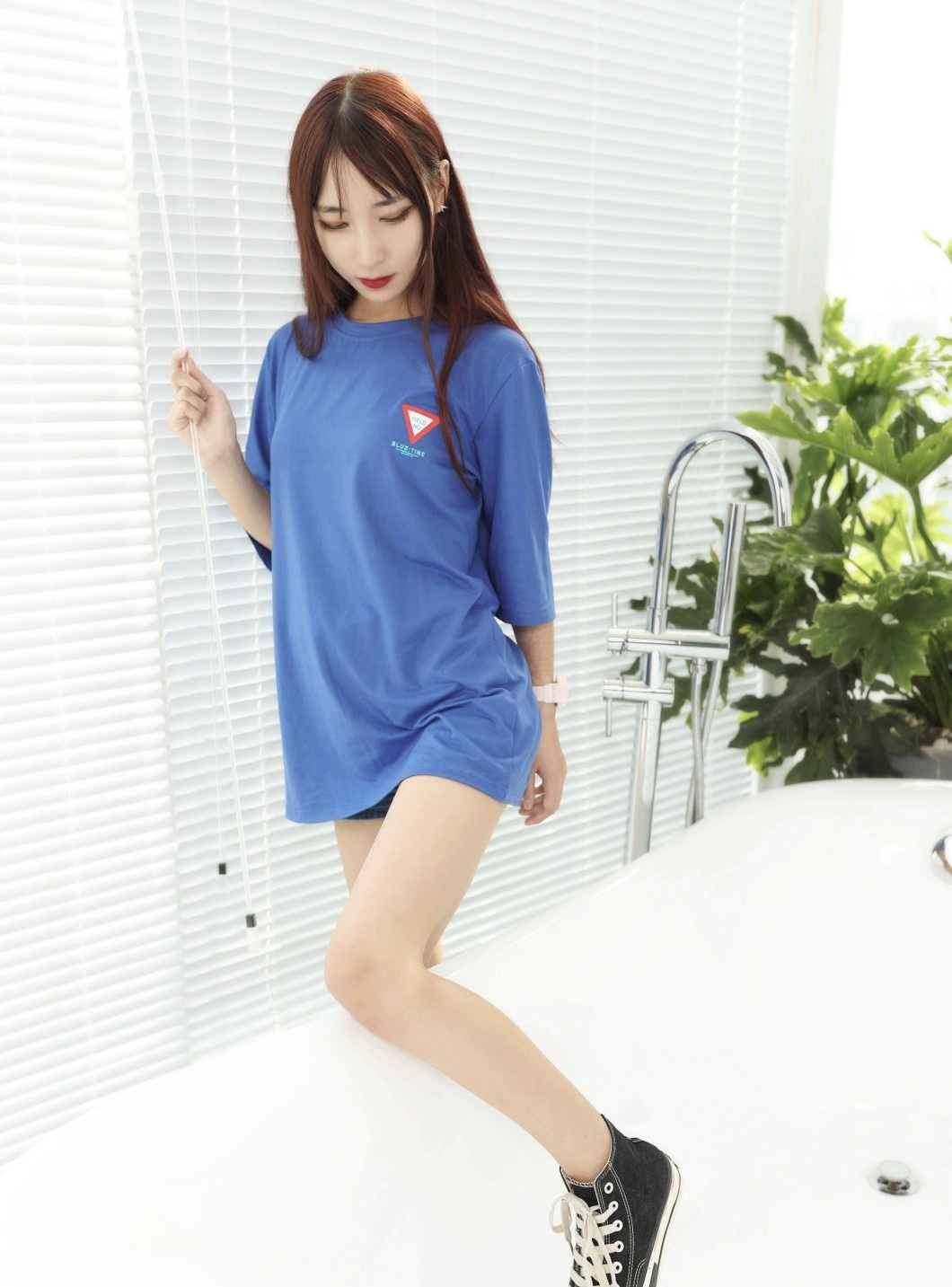 《高帮鞋の豹纹船袜脚丫》作品图