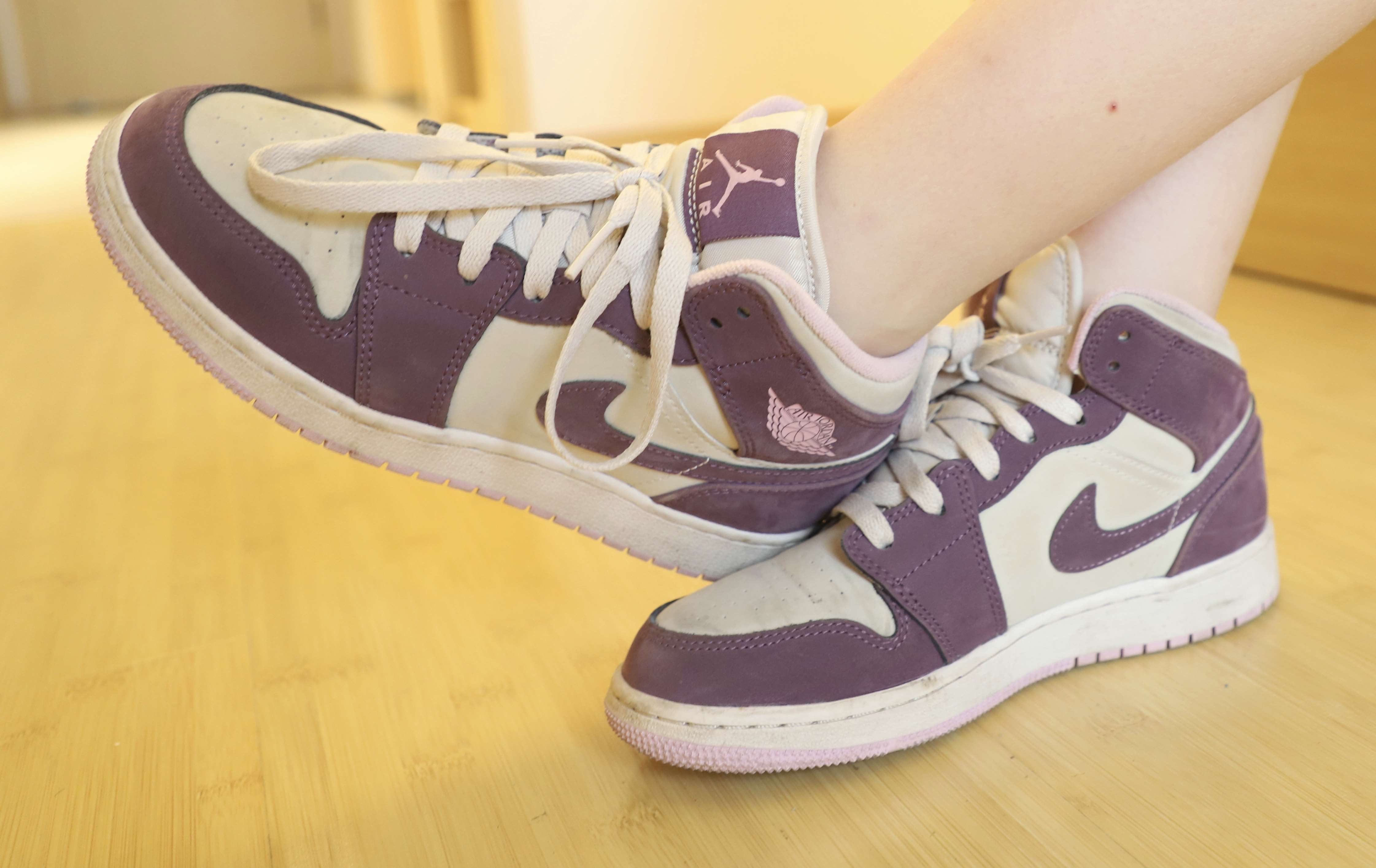 《热裤板鞋の船袜脚丫》作品图