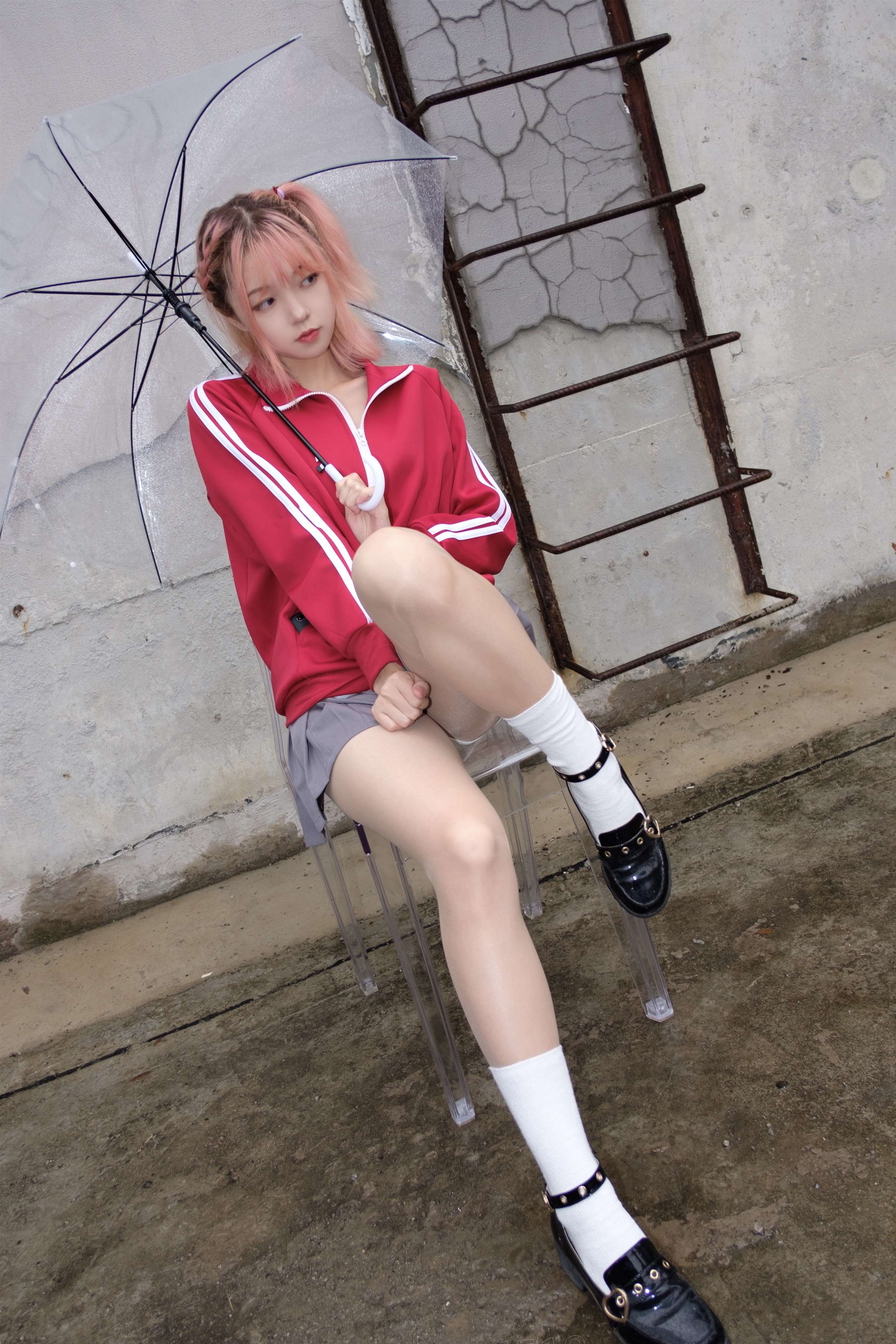 《撑伞红衣少女+视频1个》作品图