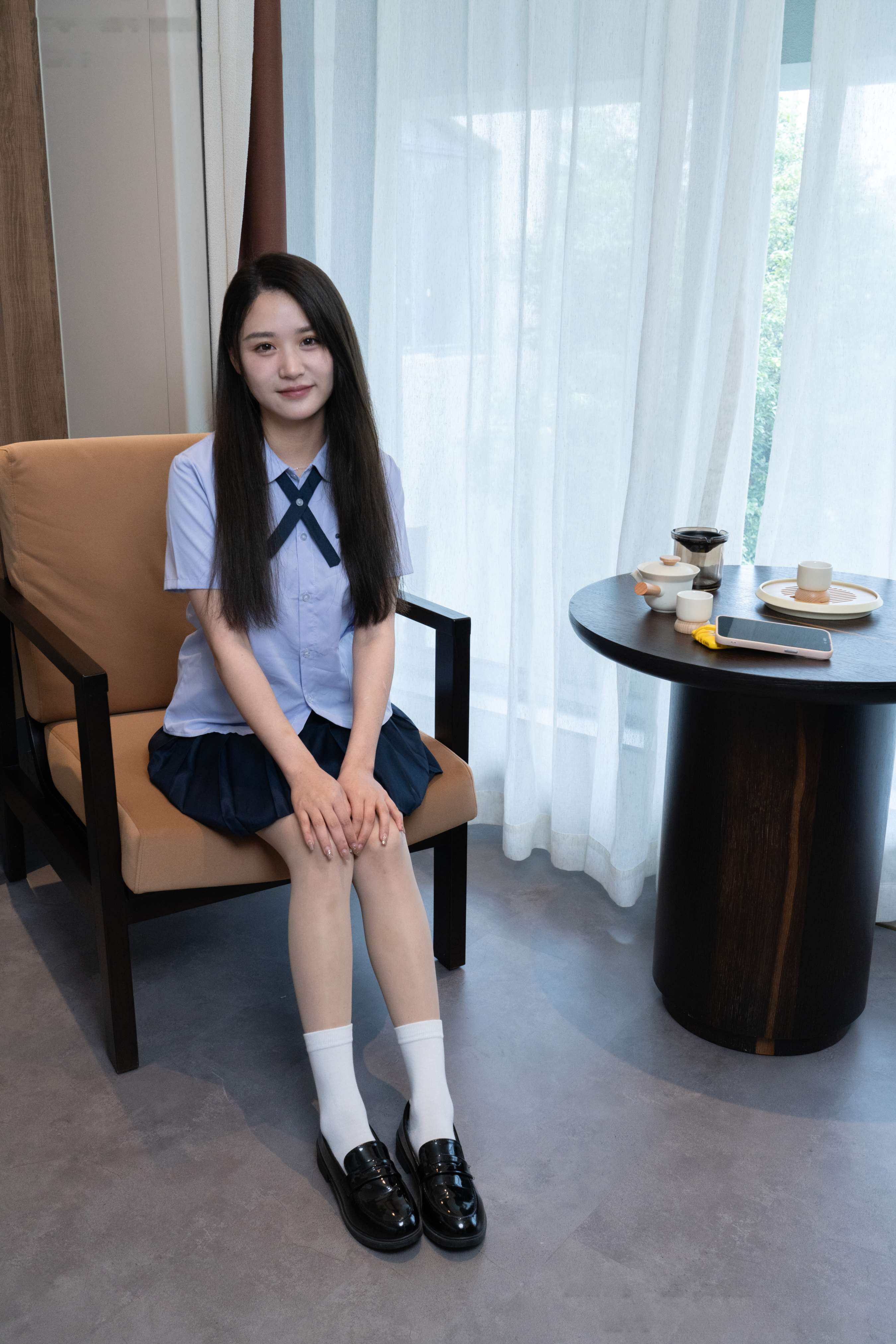 《澜澜 皮鞋、两双白棉袜、肉丝》作品图