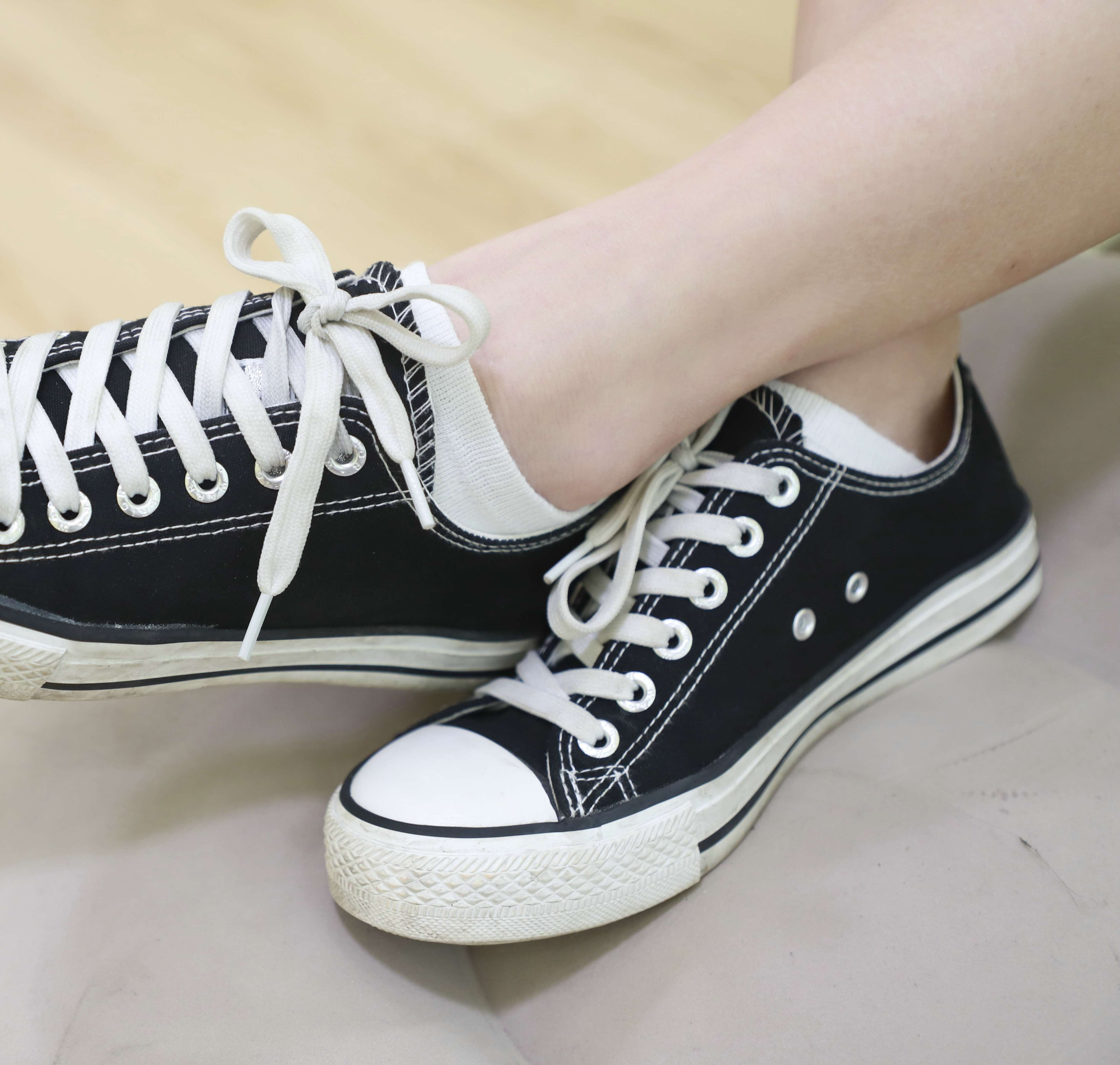 《可爱少女帆布鞋の棉袜脚》作品图