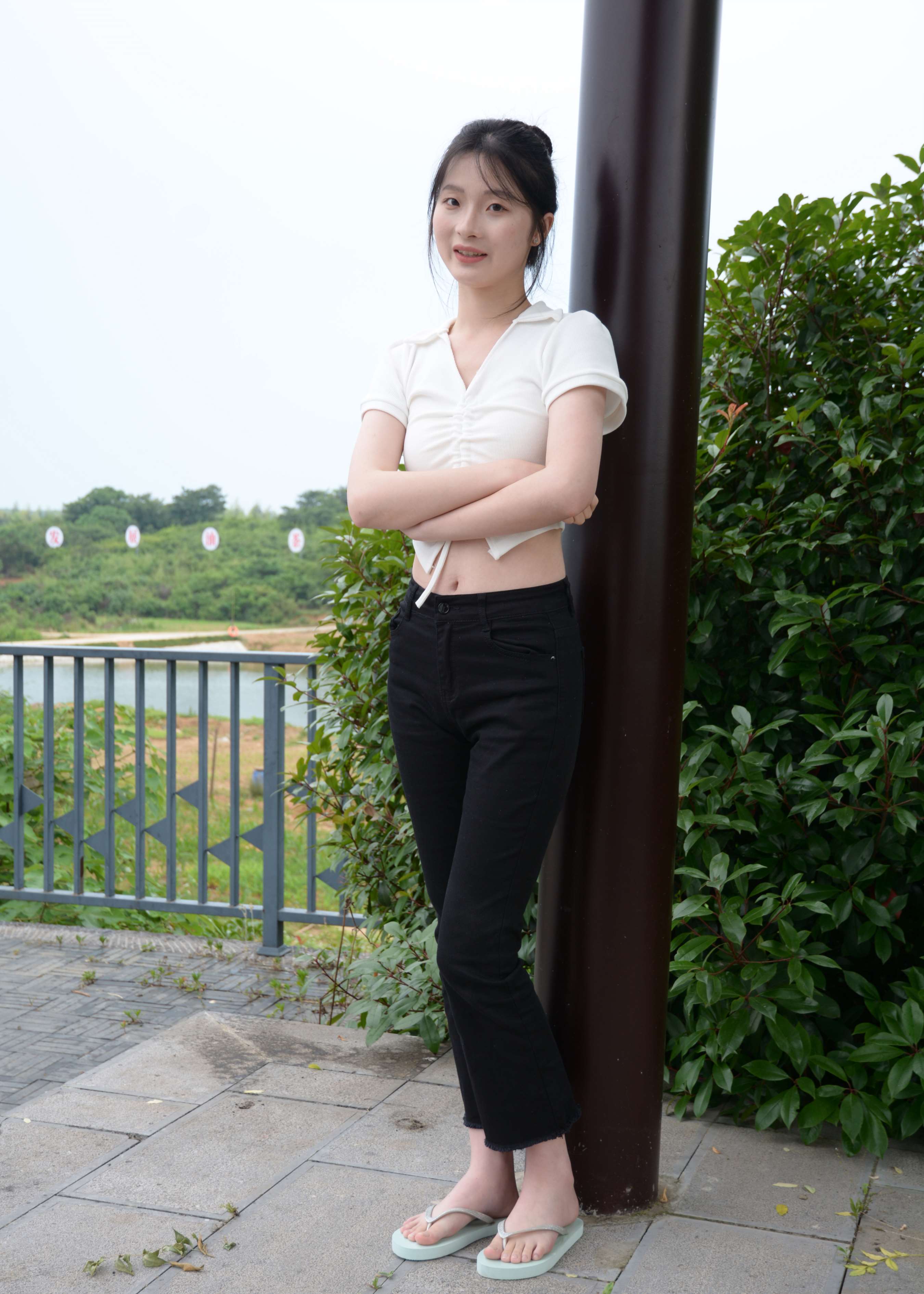 《安妮人字拖の嫩足》作品图