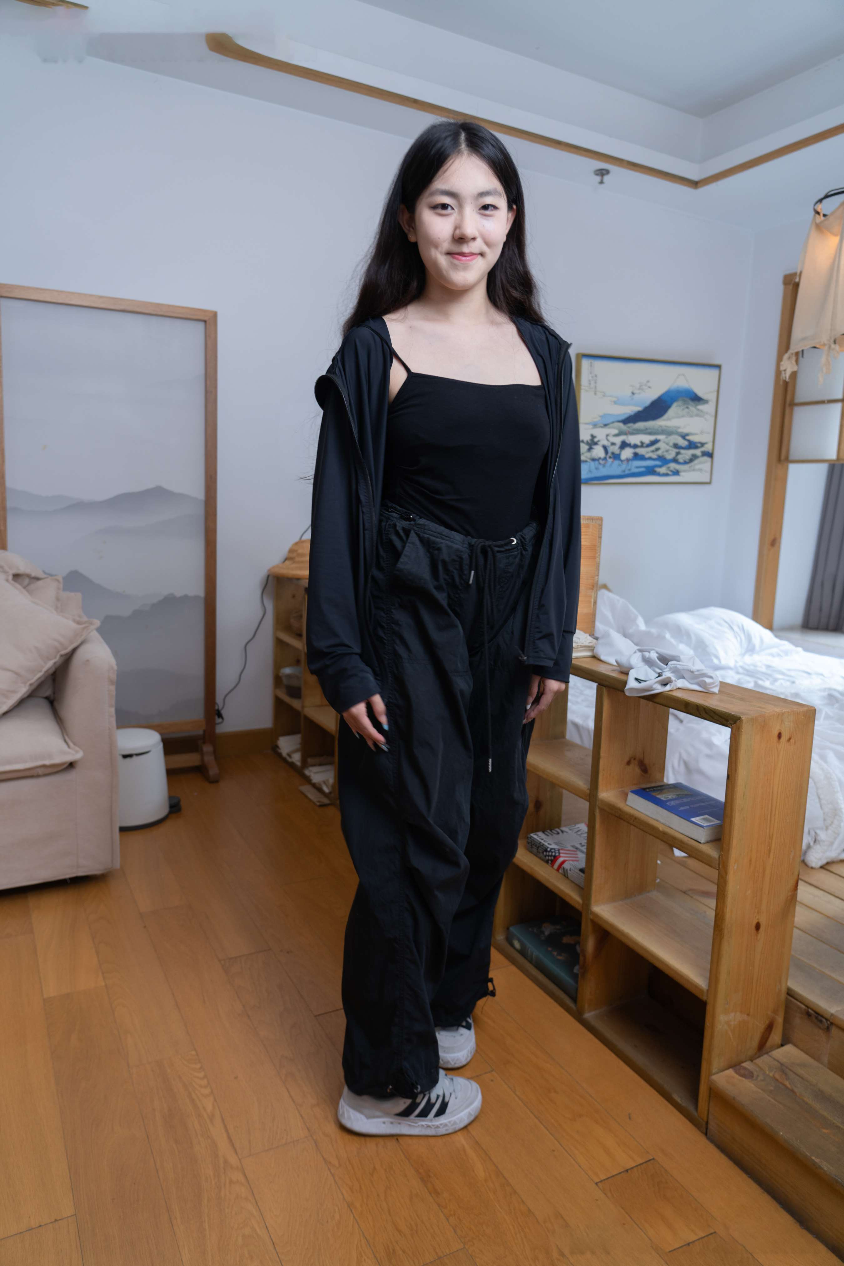 《小云-板鞋、黑棉袜、裸足、剪指甲泡脚剧情》作品图