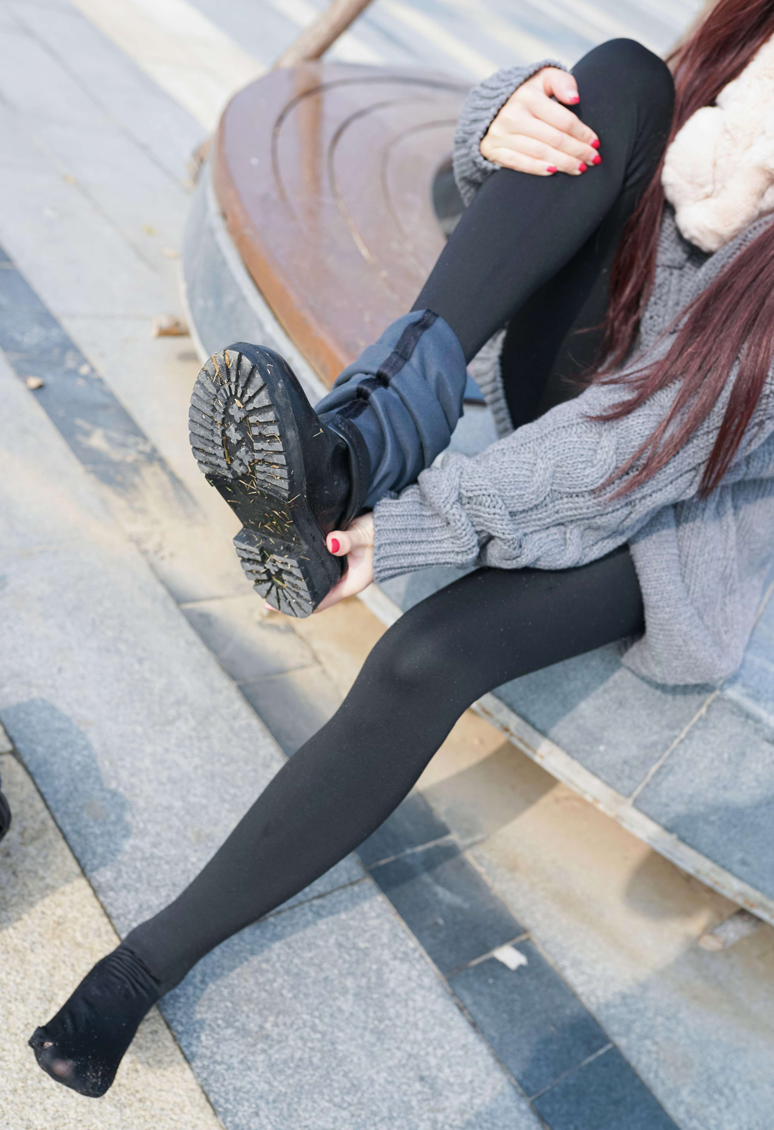 《芊芊少女 秋意未尽，冬又望想》作品图