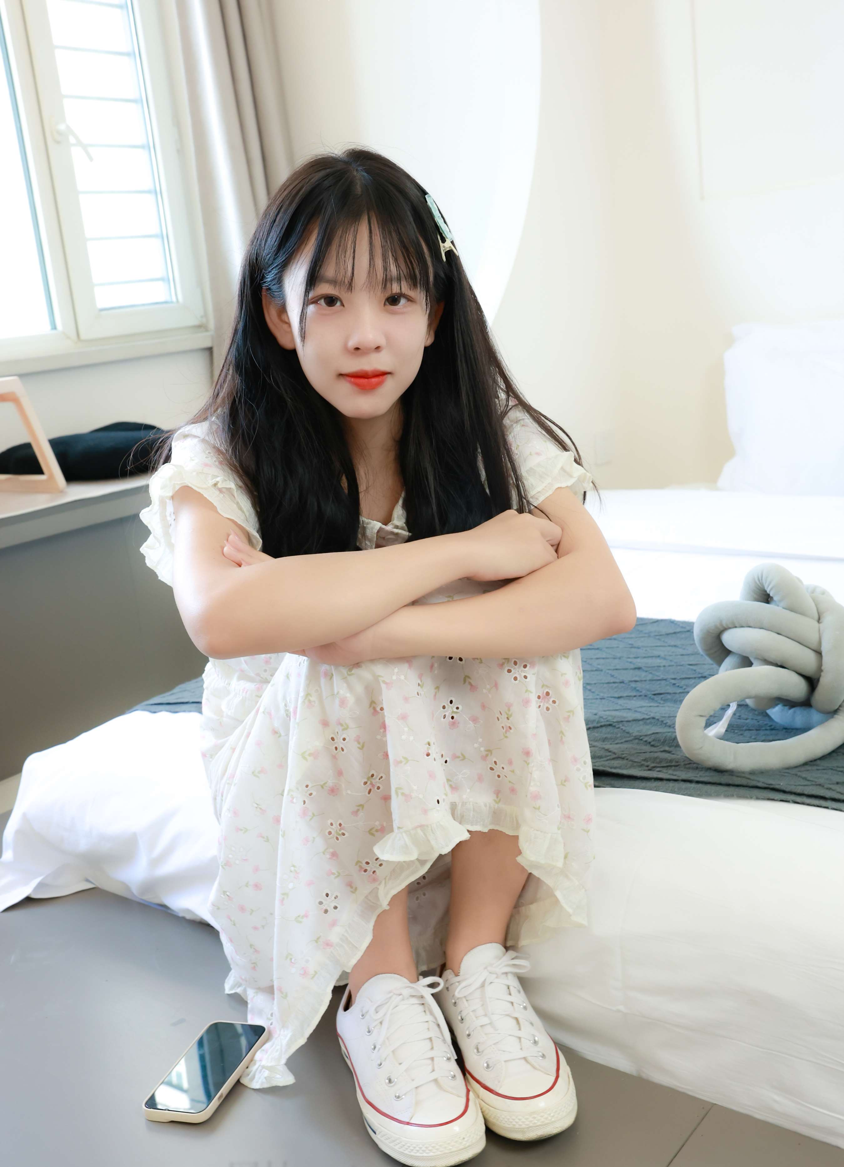 《琳琳连衣裙の嫩足》作品图