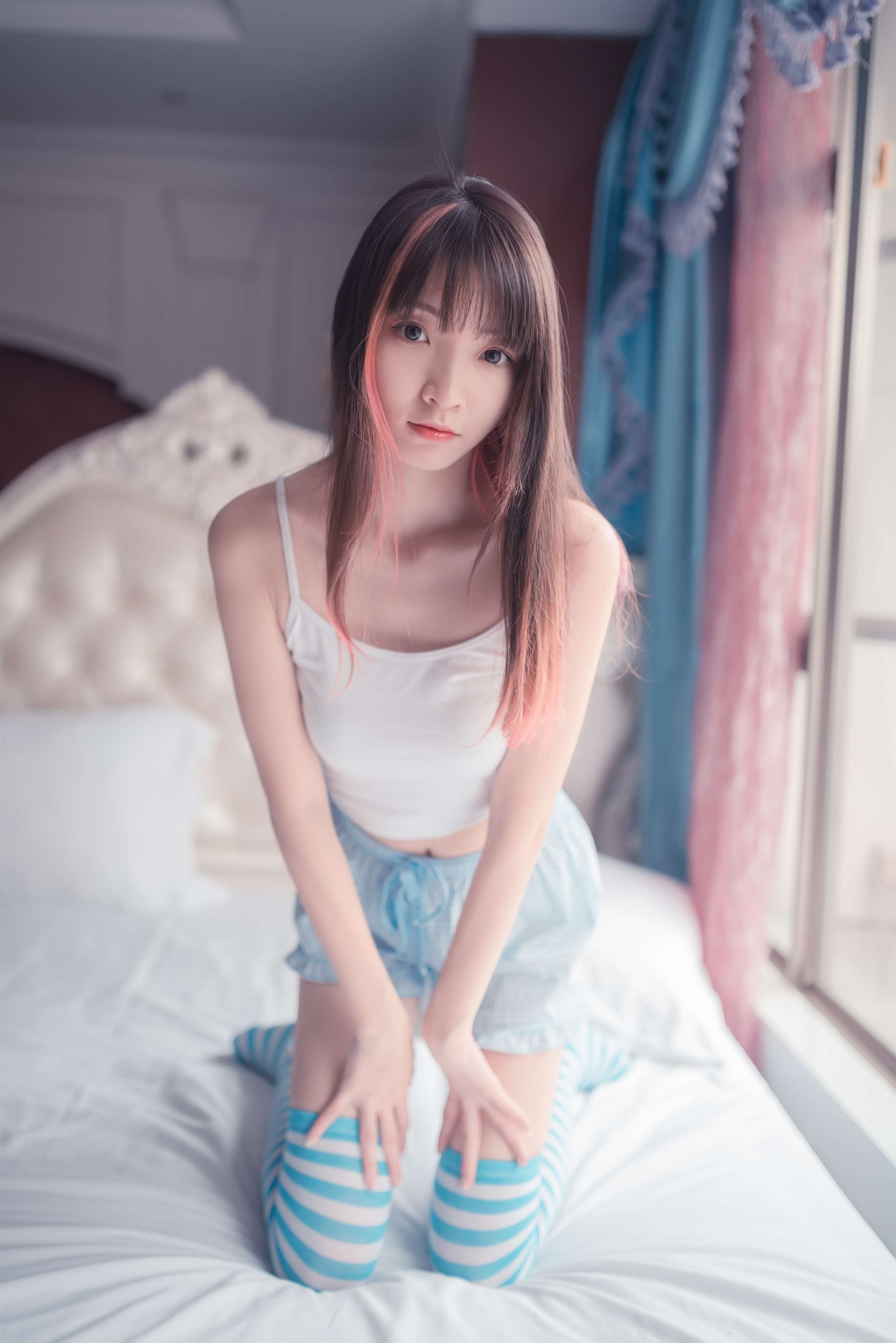 《条纹长棉袜》作品图