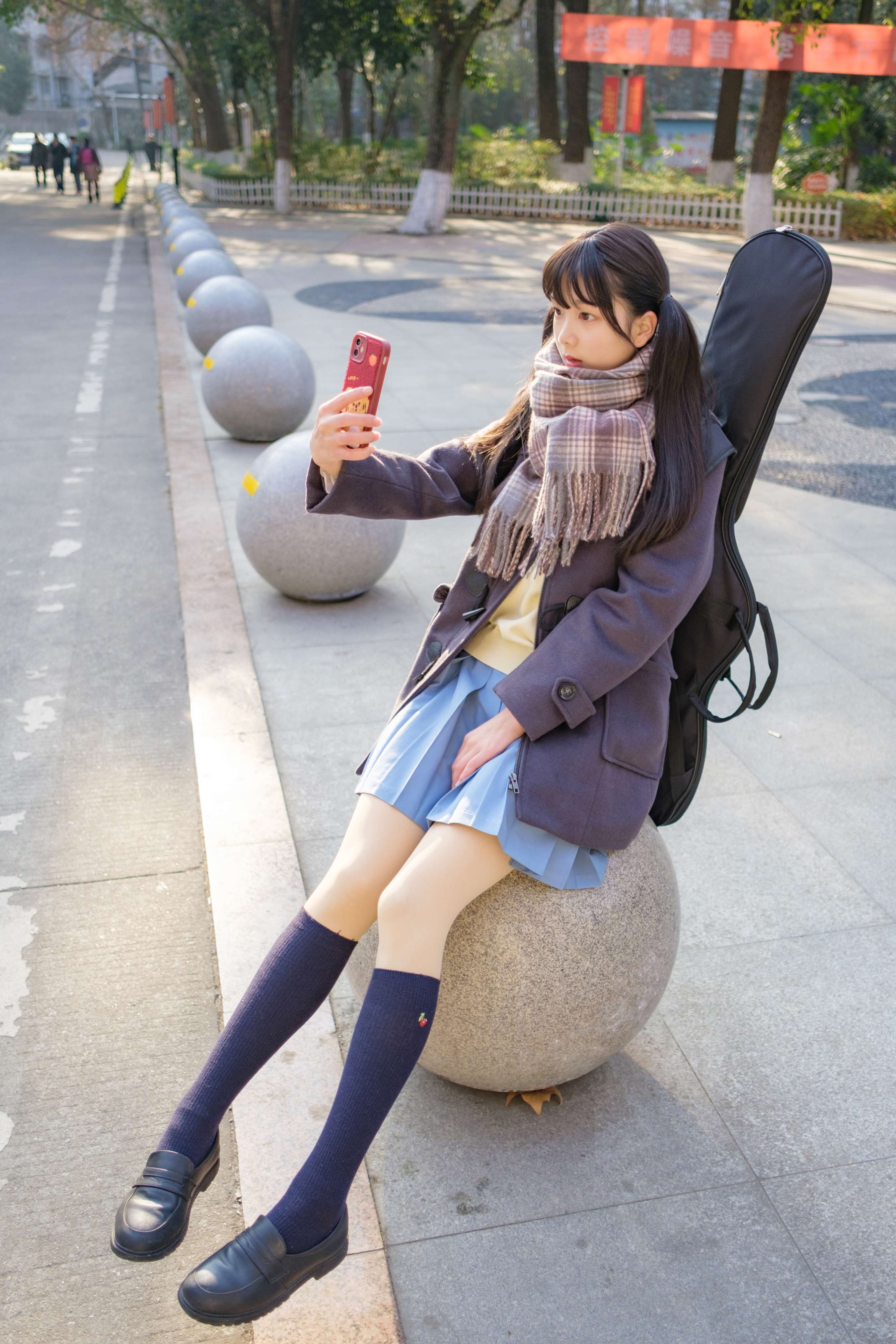 《吉他少女》作品图