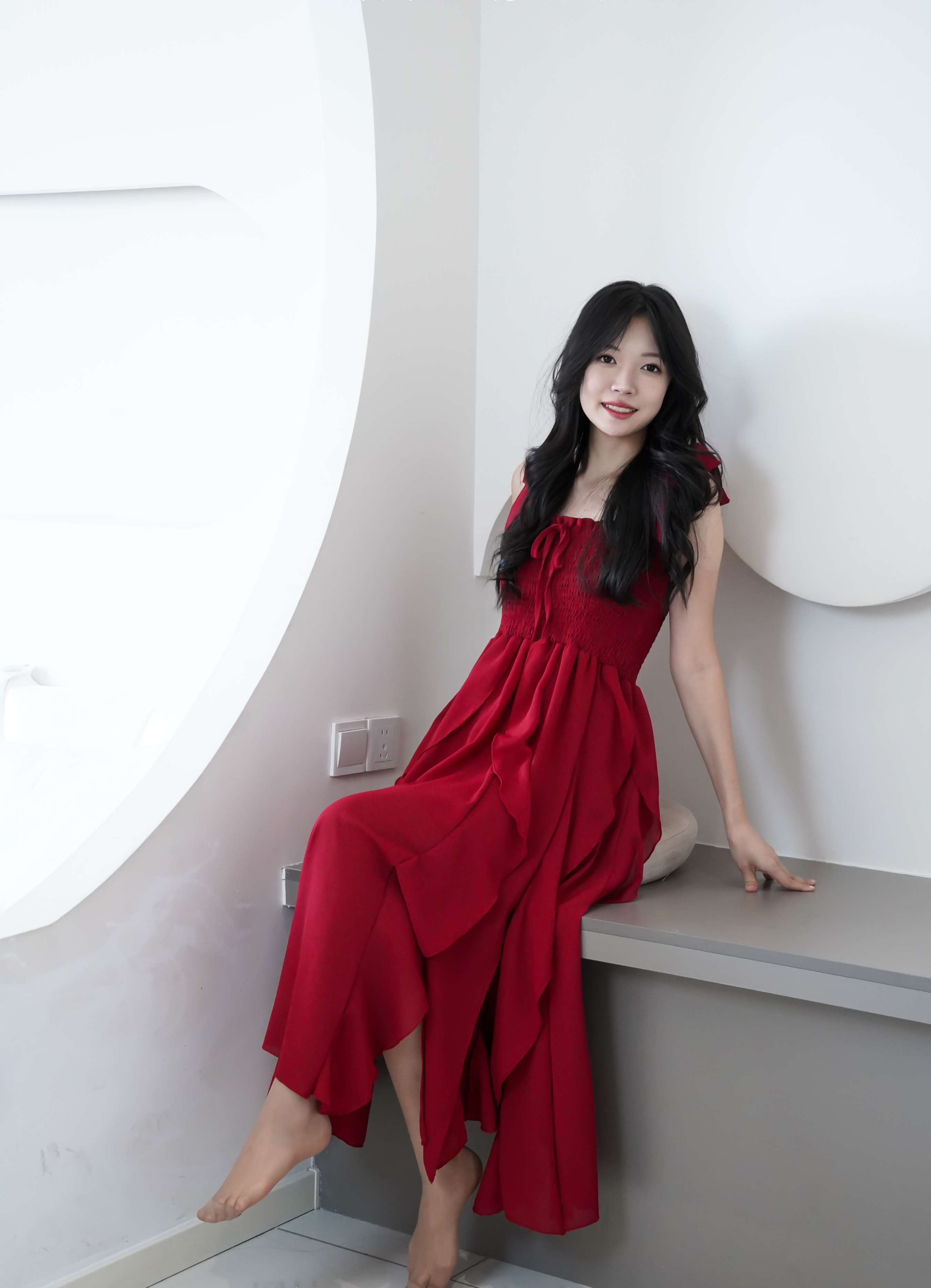 《yuuu 红裙の嫩足》作品图