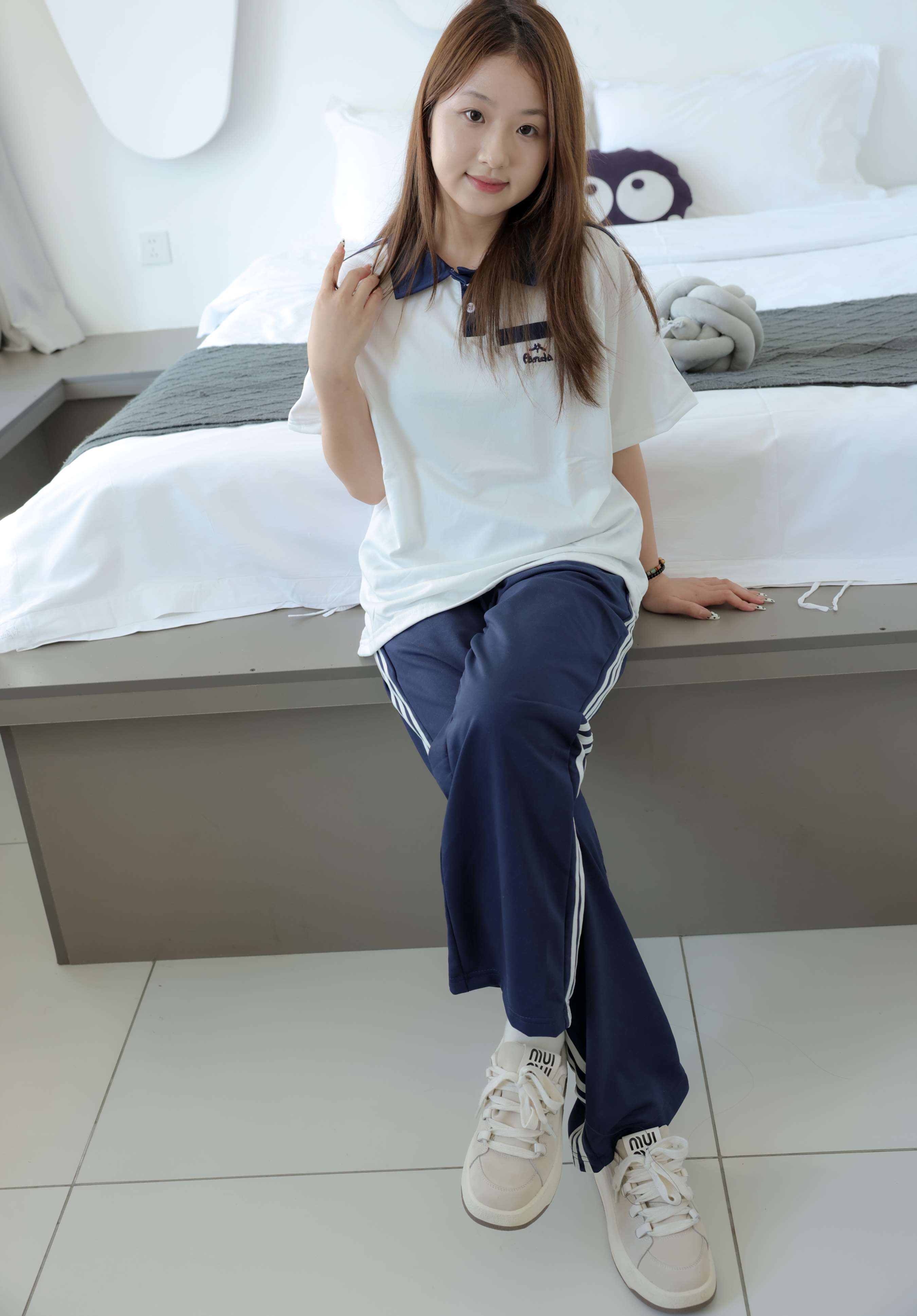 《涵涵校服の嫩足》作品图