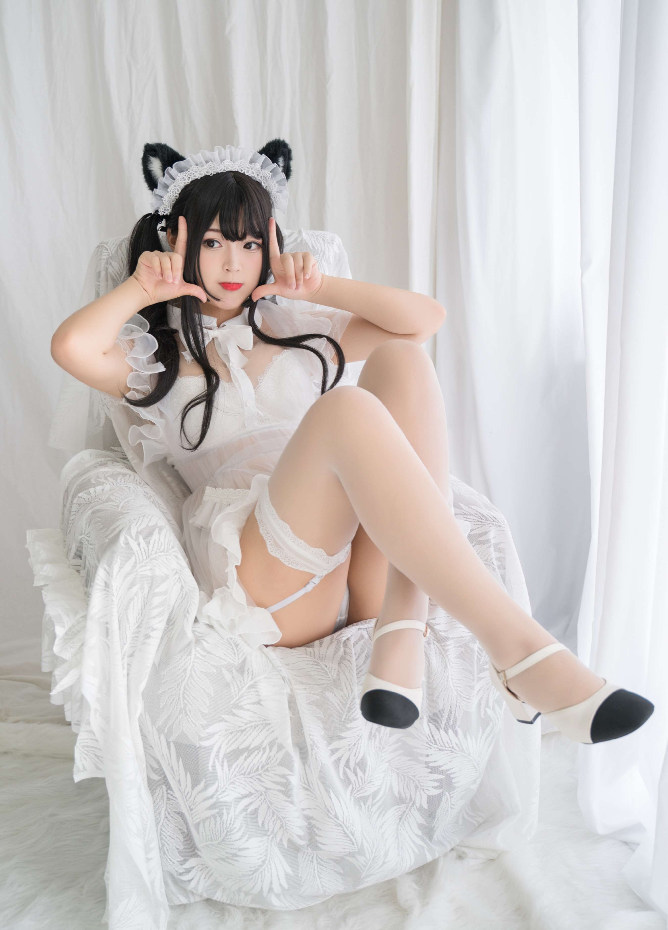 《白烨烨-白猫透明女仆》作品图