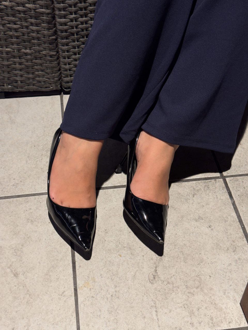 《高跟鞋气质美女足拍》作品图