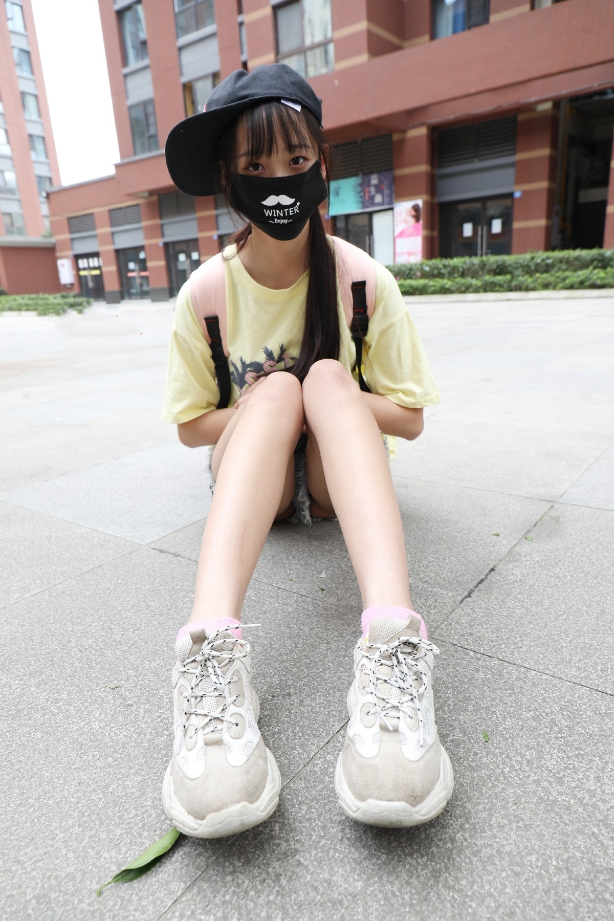 《叮叮球鞋の脏脏的棉袜脚》作品图