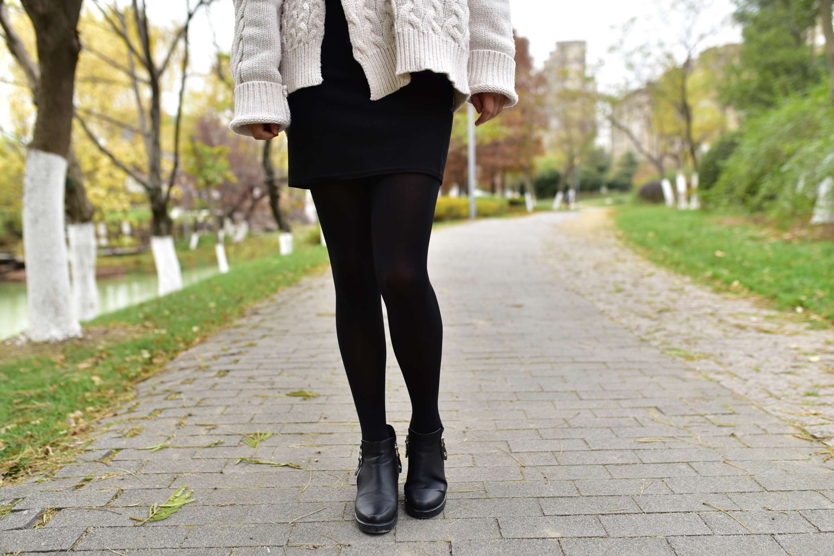 《嘉嘉师姐黑丝》作品图